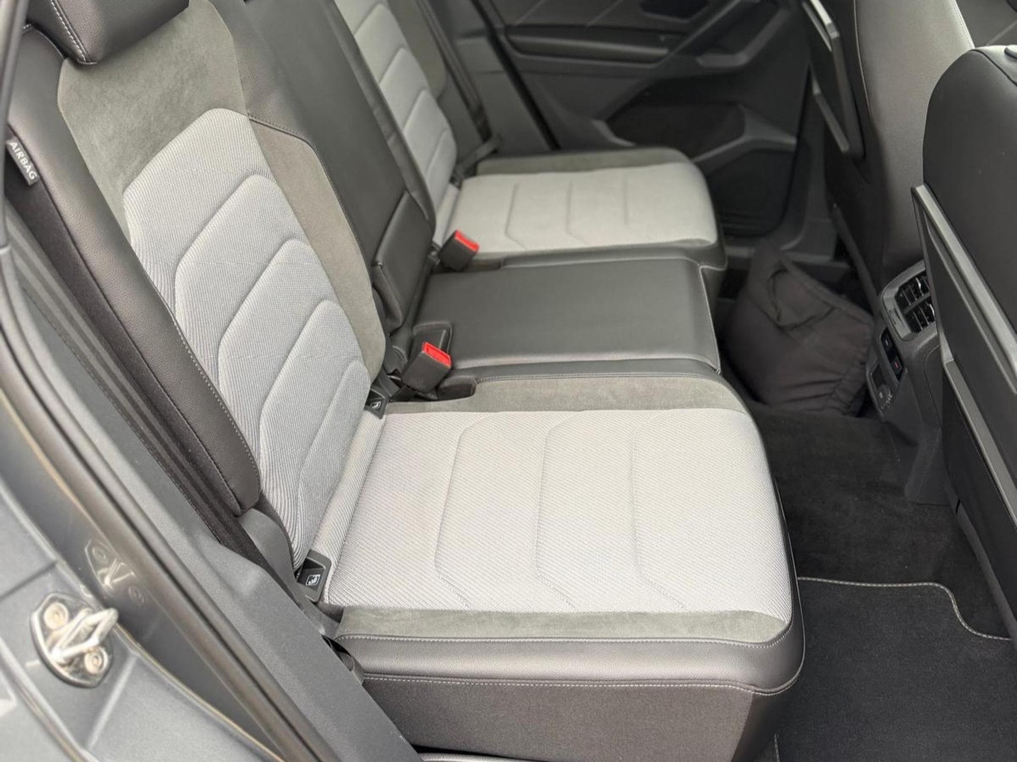 VW Tiguan R-line (2019) - Photo 11