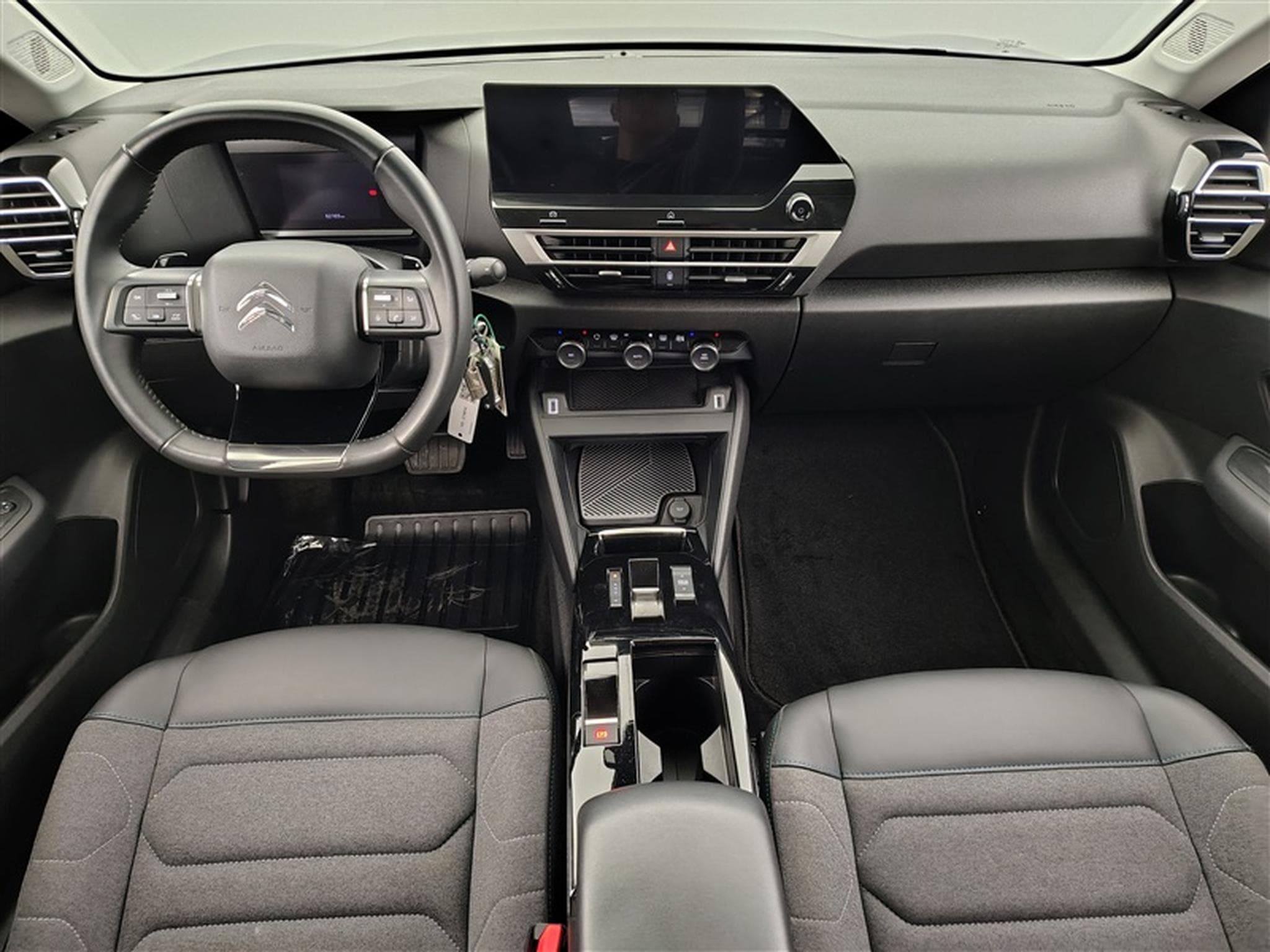 Citroen C4 1.2 PureTech Shine S&S °CARPLAY ° FULL LED ° PDC (2023) - Photo 8