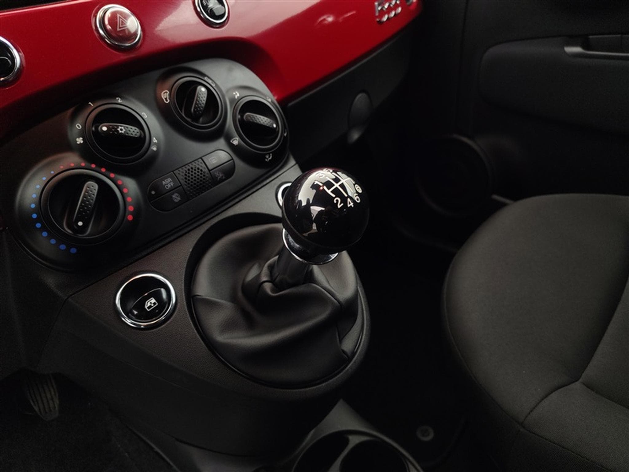 Fiat 500 1.0i MHEV Connect CARPLAY / CLIM / PDC (2023) - Photo 12