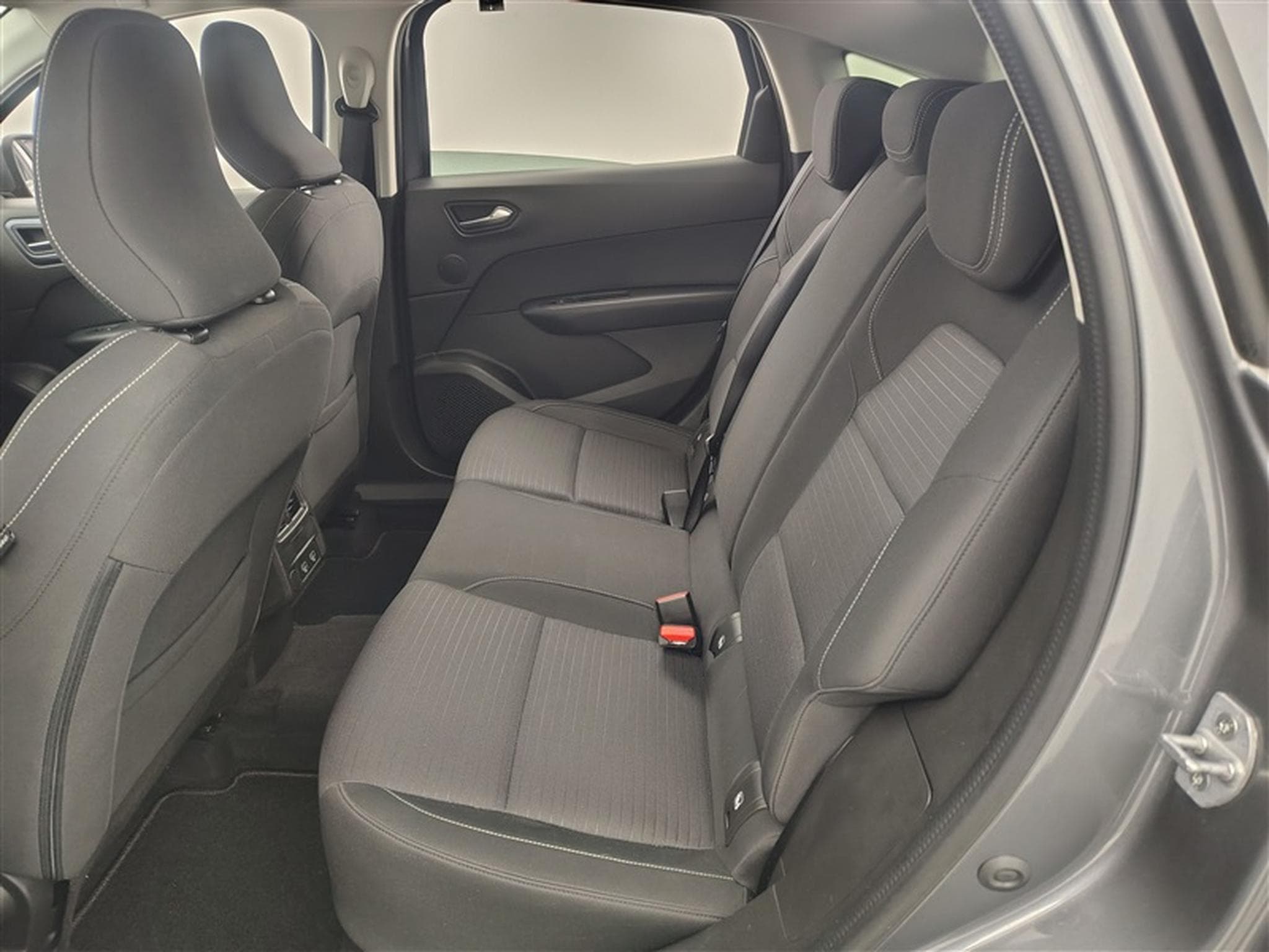 Renault Arkana 1.3 TCe 140cv EDC Evolution NAVI / FULL LED / CAMERA / JA 17 (2023) - Photo 13