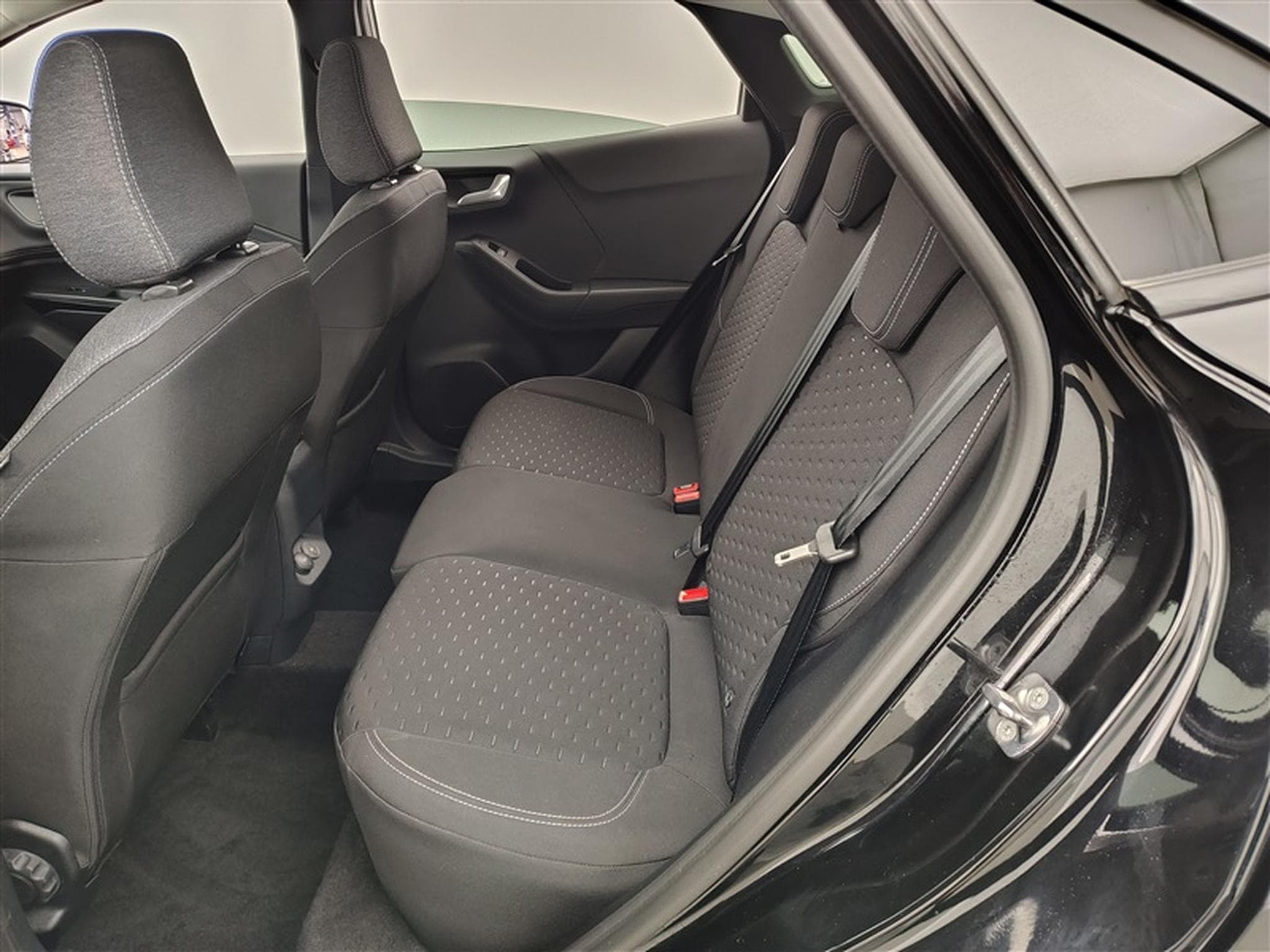 Ford Puma 1.0 EcoBoost mHEV Titanium  Navi / Led (2025) - Photo 13