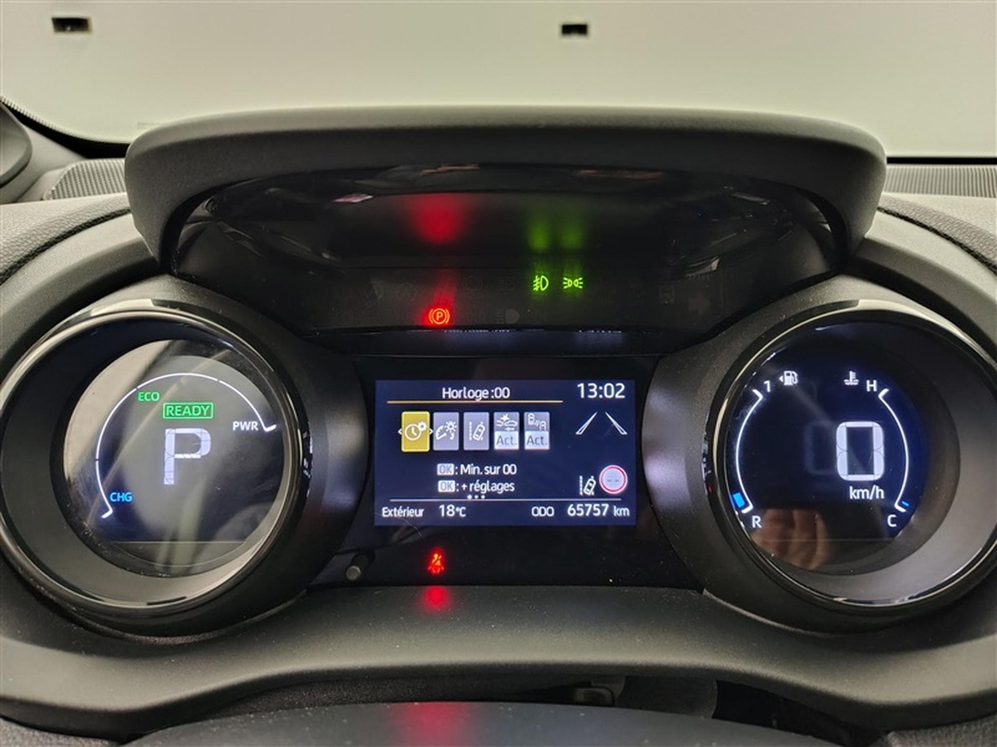 Toyota Yaris 5 portes 1.5 Hybrid e-CVT style (2023) - Photo 10