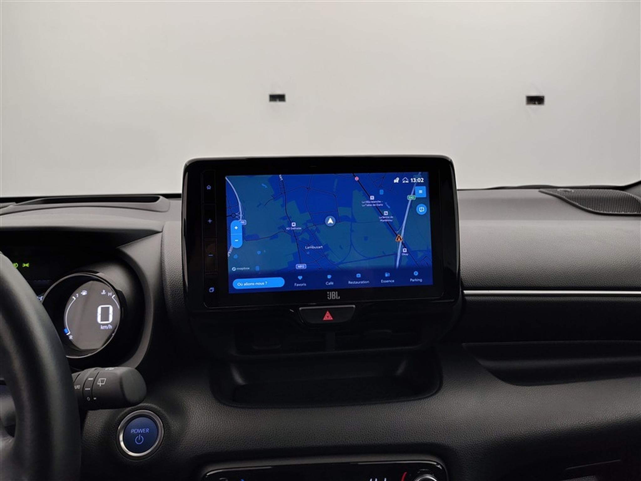 Toyota Yaris 5 portes 1.5 Hybrid e-CVT style (2023) - Photo 11