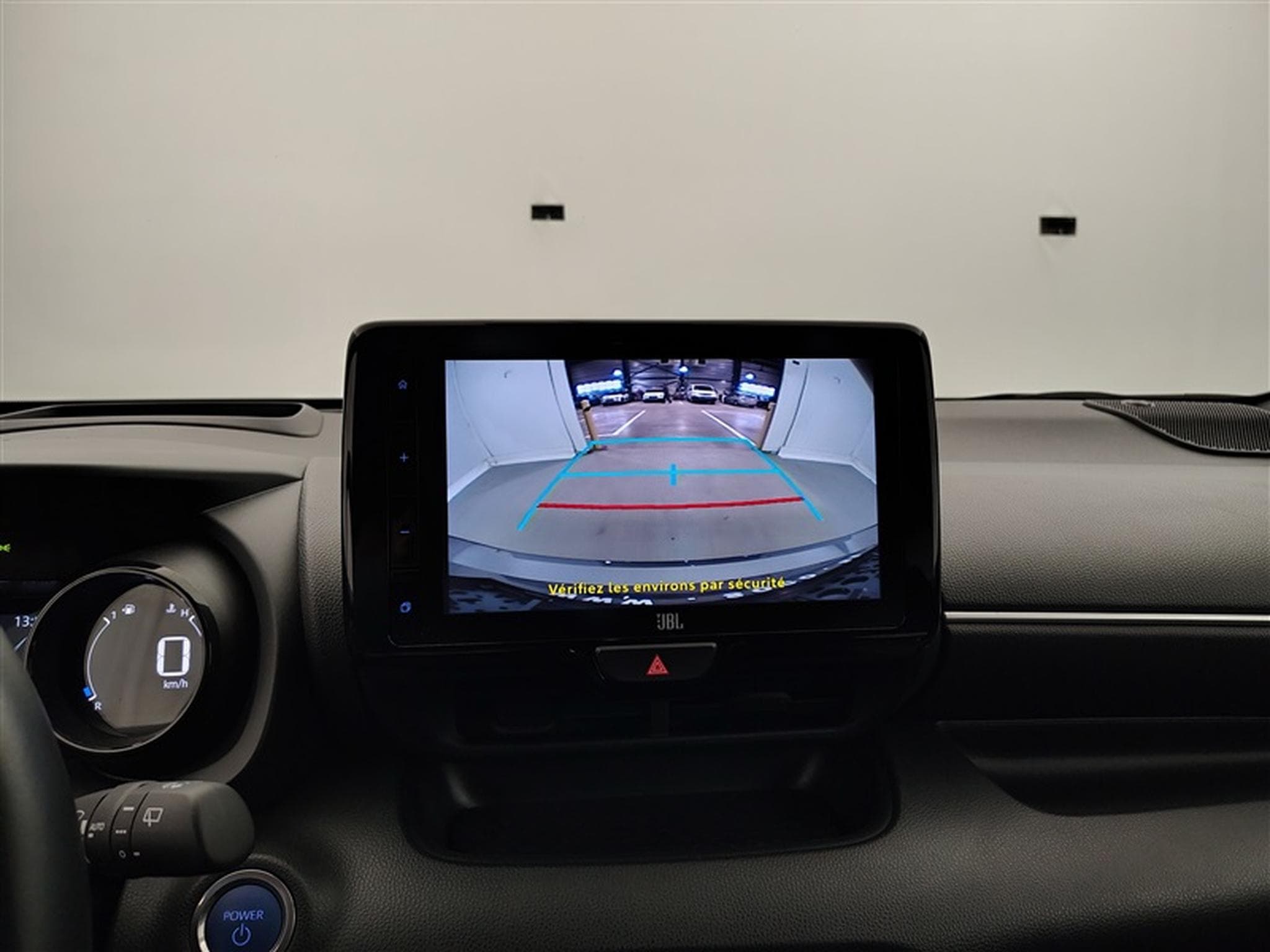 Toyota Yaris 5 portes 1.5 Hybrid e-CVT style (2023) - Photo 17