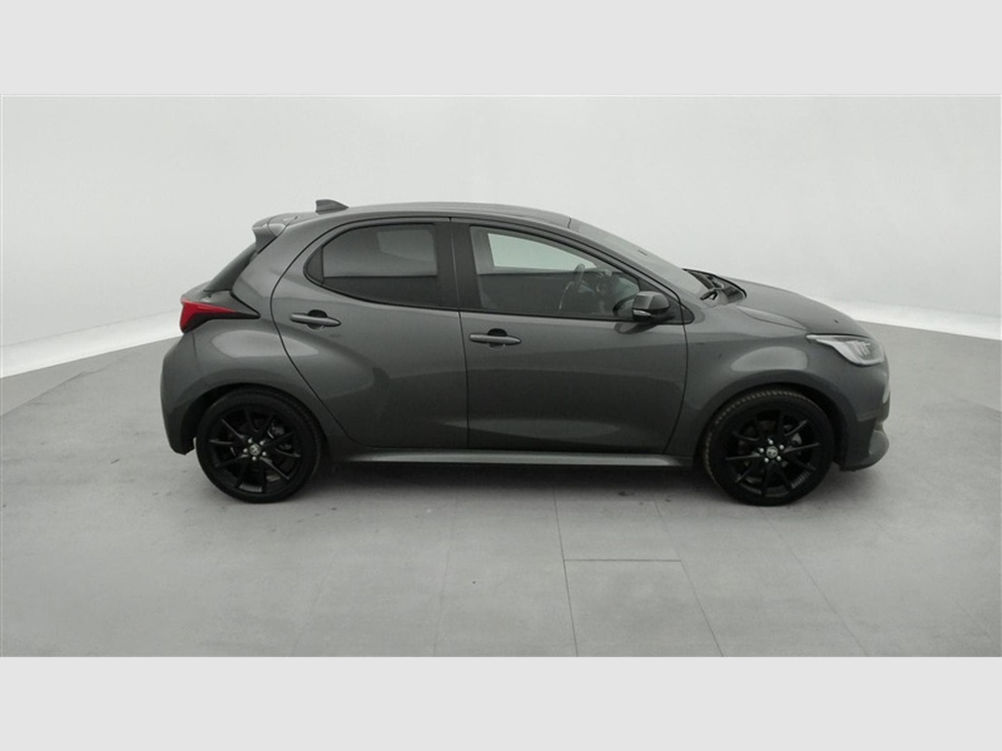 Toyota Yaris 5 portes 1.5 Hybrid e-CVT style (2023) - Photo 23