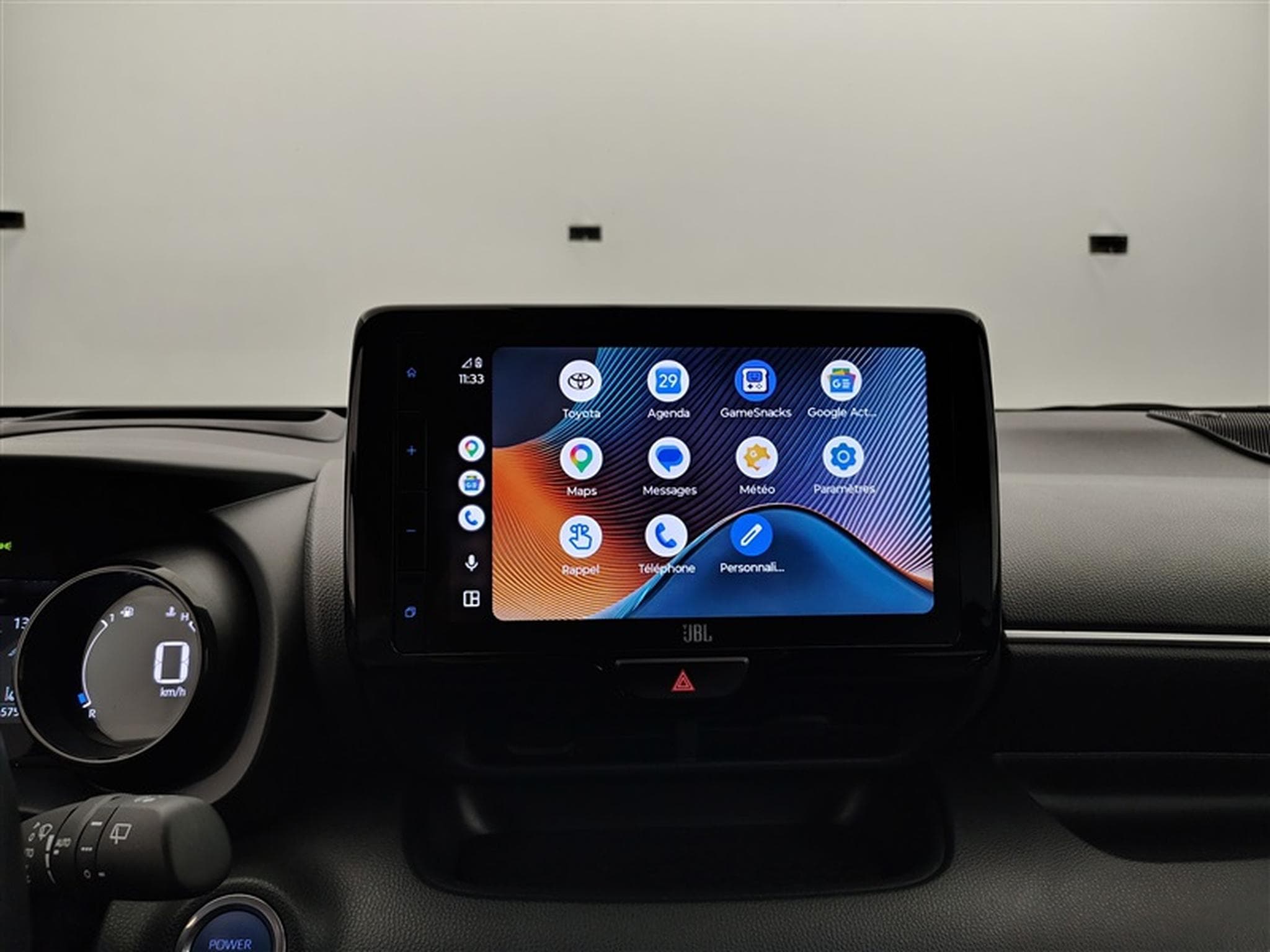 Toyota Yaris 5 portes 1.5 Hybrid e-CVT style (2023) - Photo 19