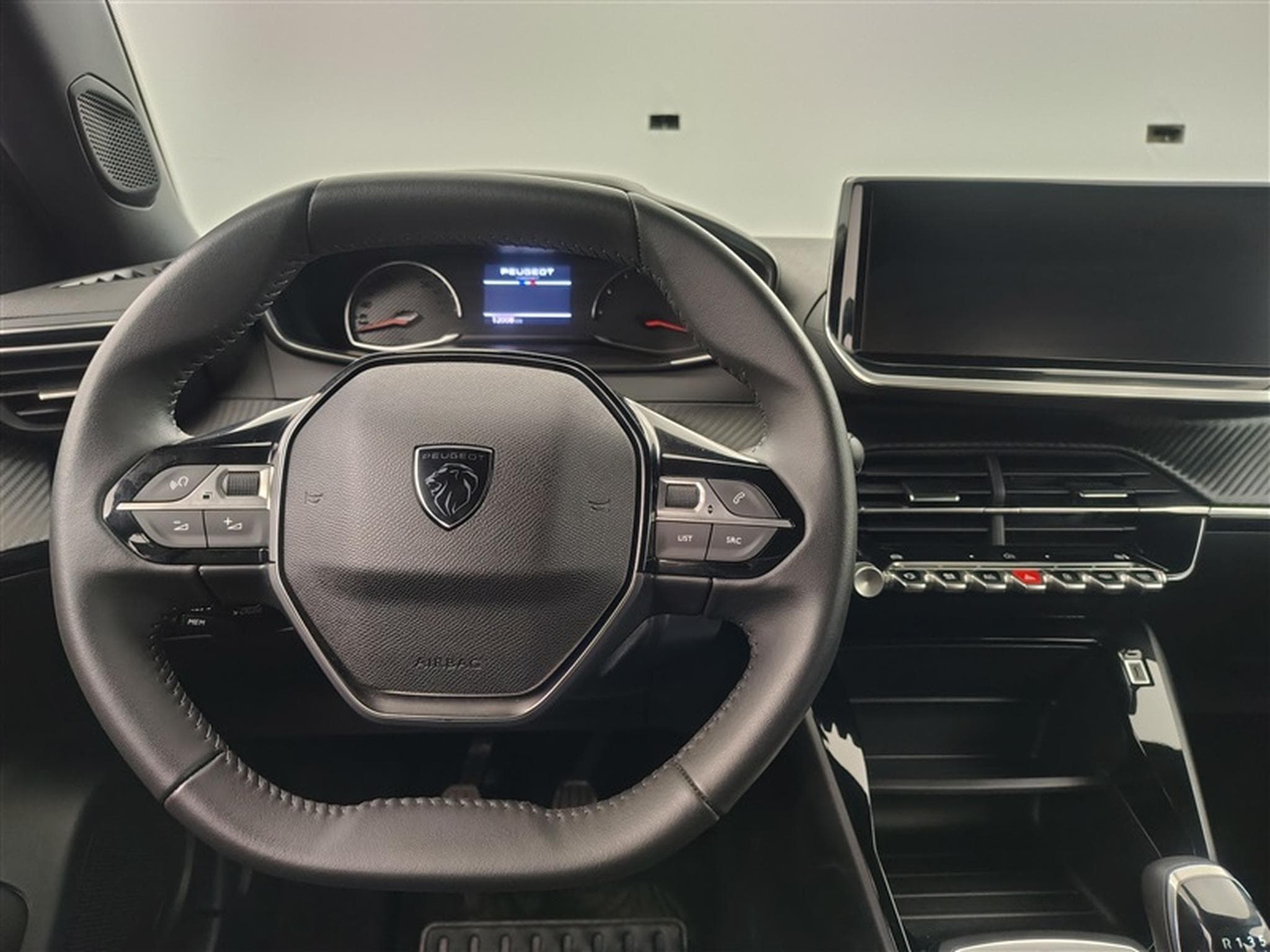 Peugeot 2008 1.2 Turbo Style CARPLAY / FULL LED / PDC AR / JA 16" (2025) - Photo 9