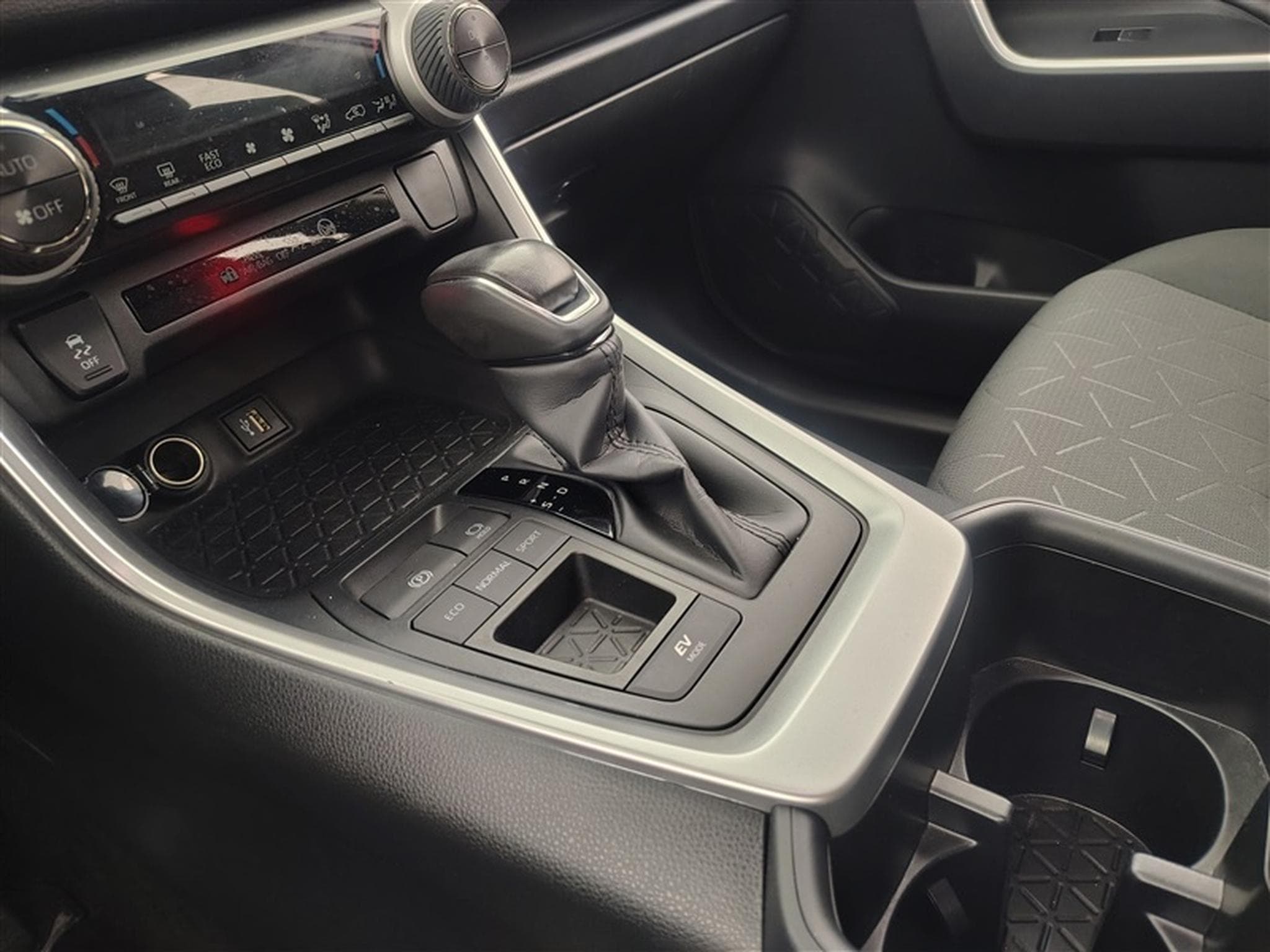 Toyota RAV 4 (2022) - Photo 12