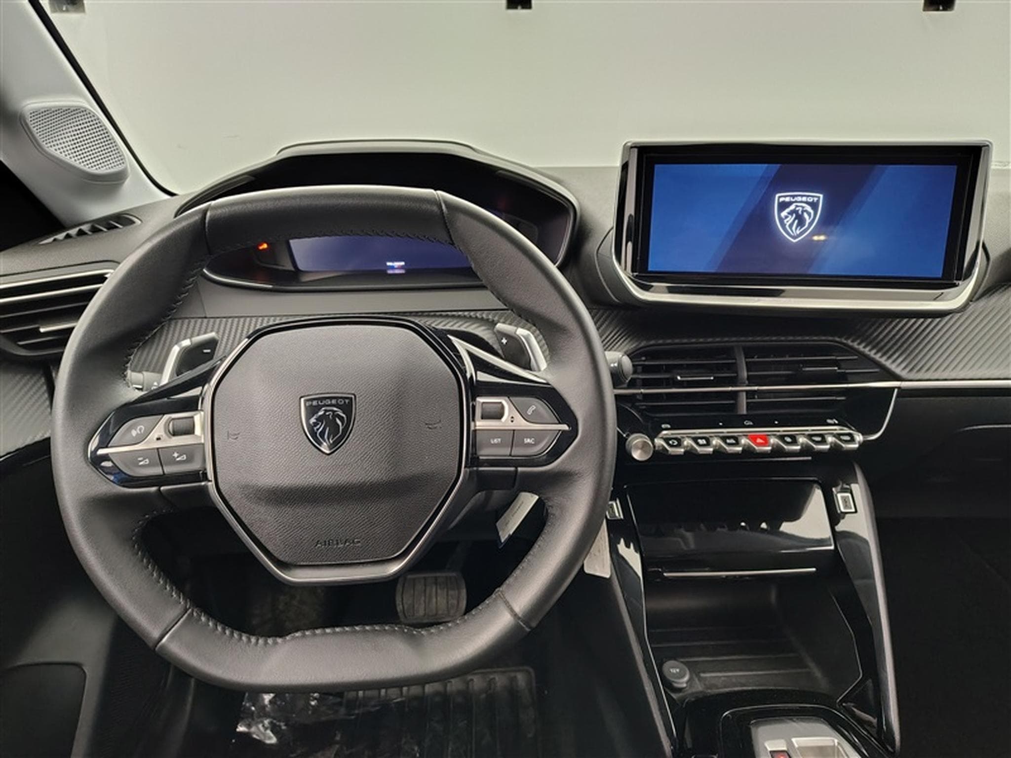 Peugeot 208 1.2 Hybrid 100cv e-DSC6 Allure CARPLAY / FULL LED / S-CUIR (2025) - Photo 9