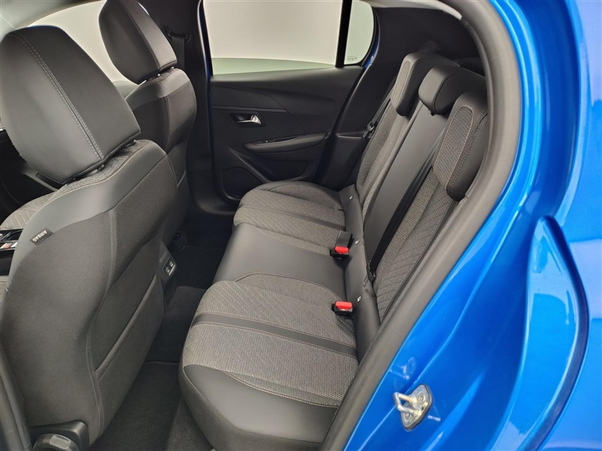 Peugeot 208 1.2 Hybrid 100cv e-DSC6 Allure CARPLAY / FULL LED / S-CUIR (2025) - Photo 13