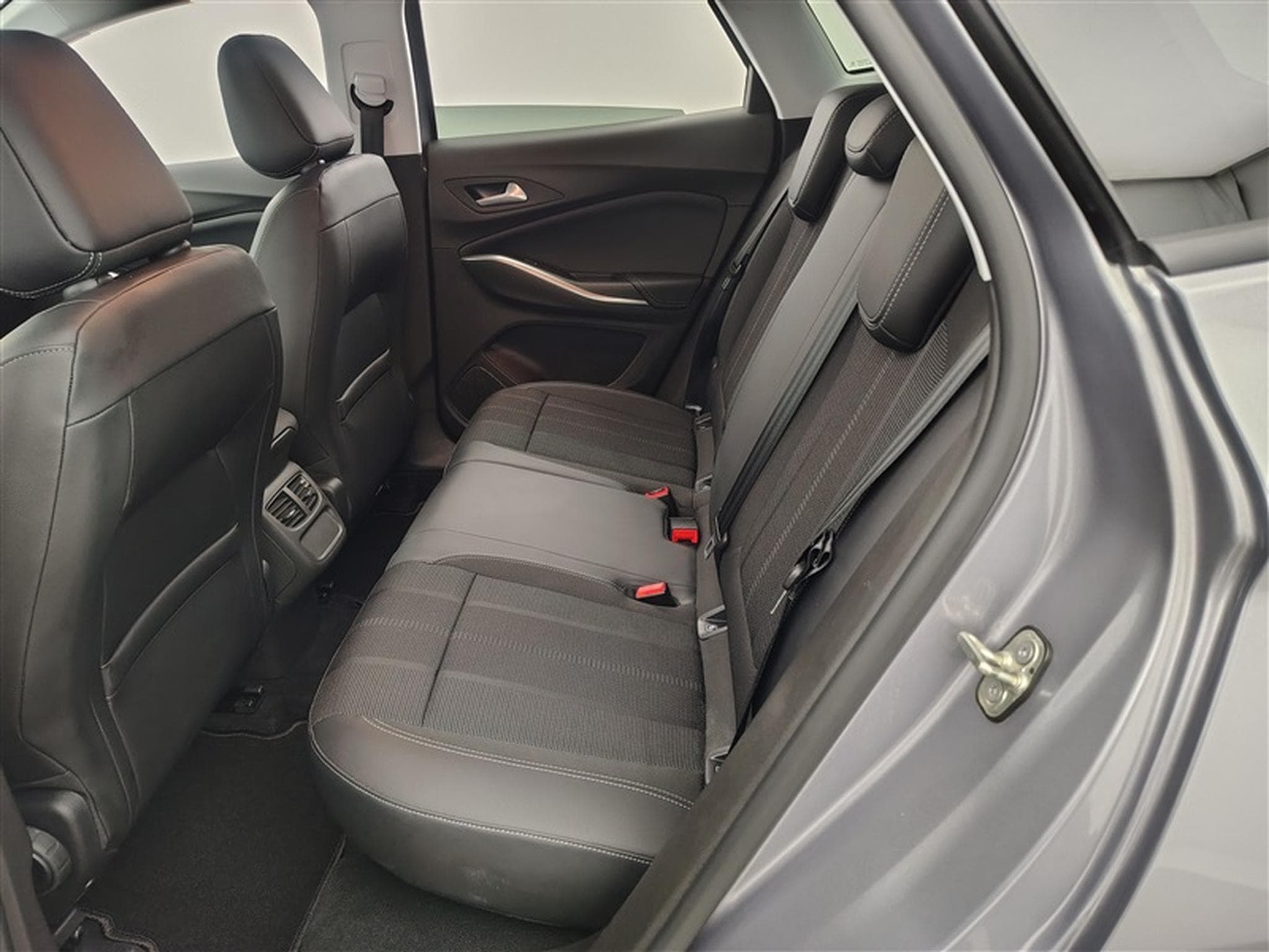 Opel Grandland 1.5 Turbo D Business EAT8 NAVI / FULL LED / S-CUIR (2023) - Photo 13