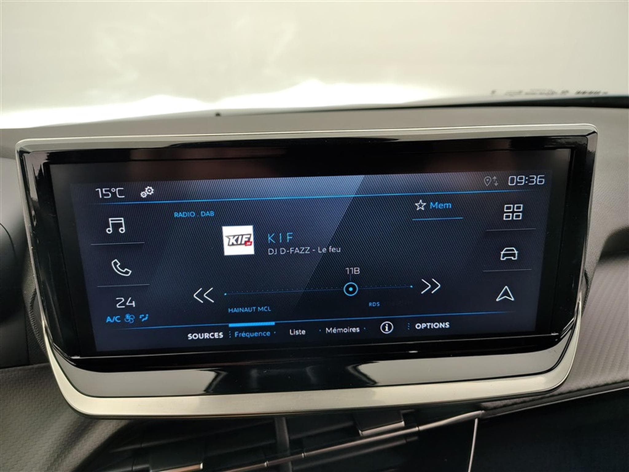 Peugeot 2008 1.2 Turbo Style CARPLAY / FULL LED / PDC AR / JA 16" (2025) - Foto 11