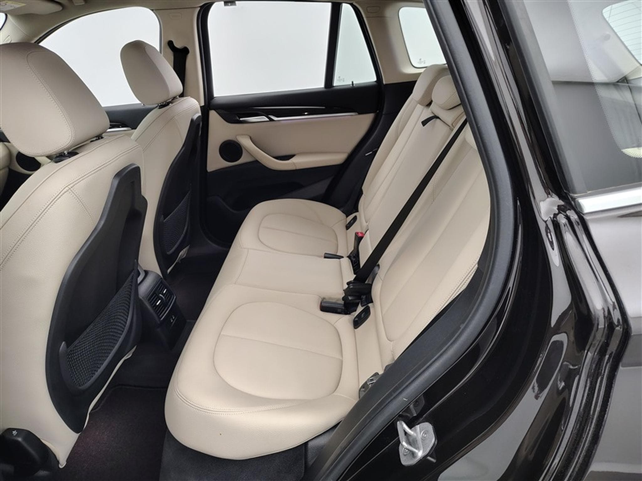 BMW X1 PHEV 1.5iA xDrive25e NAVI / FULL LED / CUIR SPORT (2021) - Foto 13