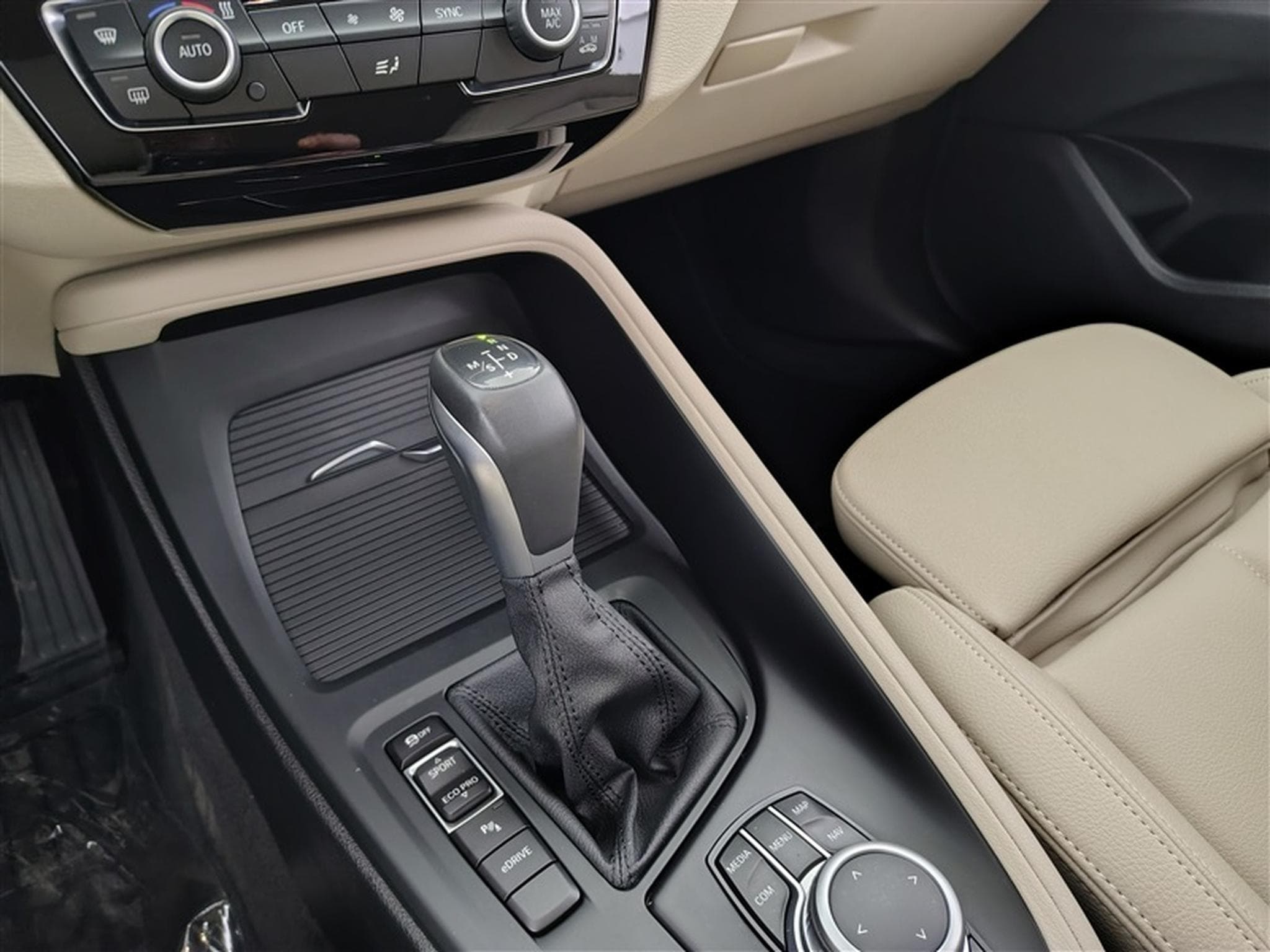 BMW X1 PHEV 1.5iA xDrive25e NAVI / FULL LED / CUIR SPORT (2021) - Foto 12