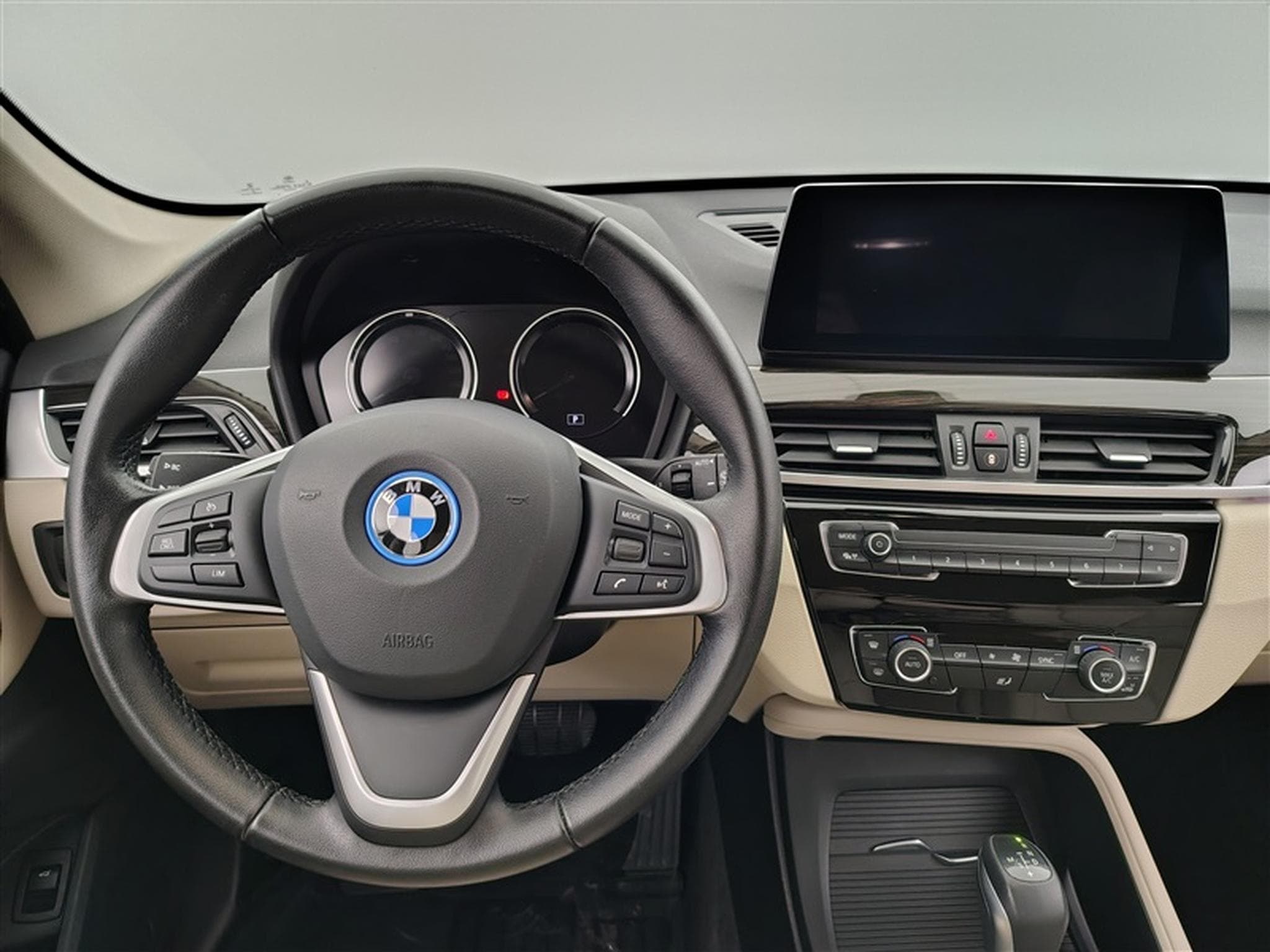 BMW X1 PHEV 1.5iA xDrive25e NAVI / FULL LED / CUIR SPORT (2021) - Foto 9