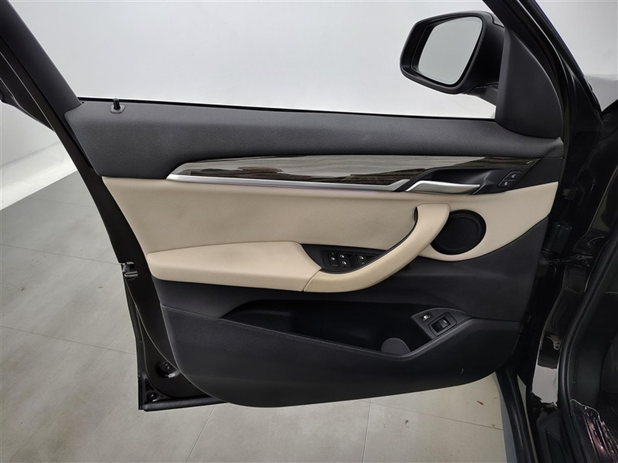BMW X1 PHEV 1.5iA xDrive25e NAVI / FULL LED / CUIR SPORT (2021) - Foto 17