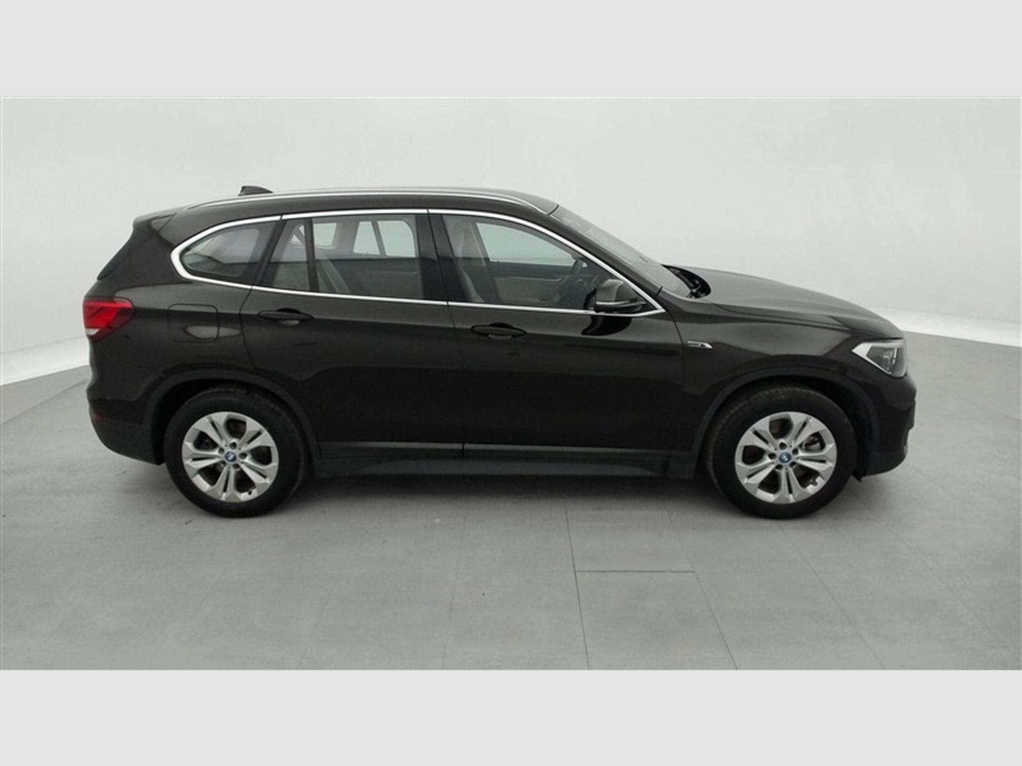 BMW X1 PHEV 1.5iA xDrive25e NAVI / FULL LED / CUIR SPORT (2021) - Foto 24