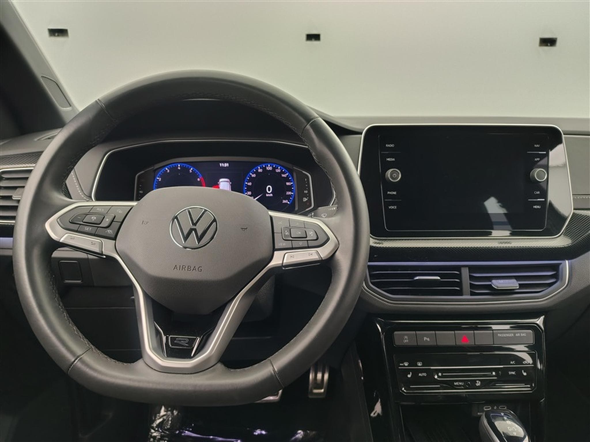VW T-Cross 1.0 TSI R-Line Business Premium DSG *NAVI/FULL LED/CAM/JA* (2025) - Foto 9