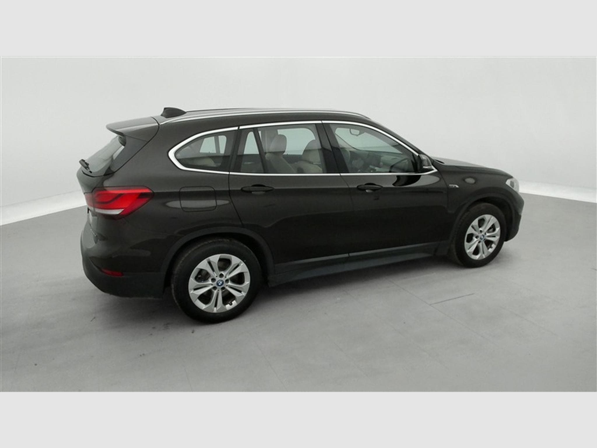 BMW X1 PHEV 1.5iA xDrive25e NAVI / FULL LED / CUIR SPORT (2021) - Foto 25