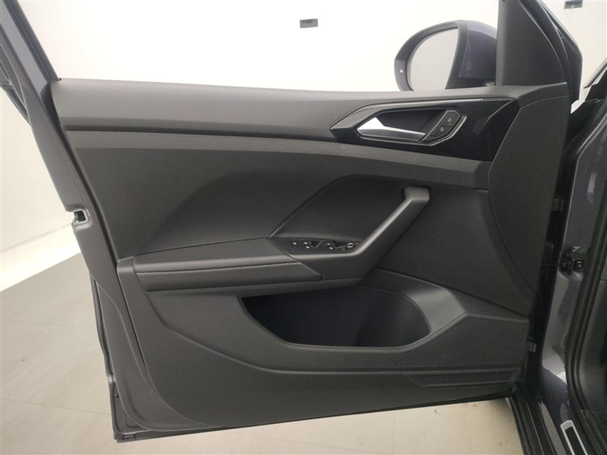 VW T-Cross 1.0 TSI R-Line Business Premium DSG *NAVI/FULL LED/CAM/JA* (2025) - Foto 17