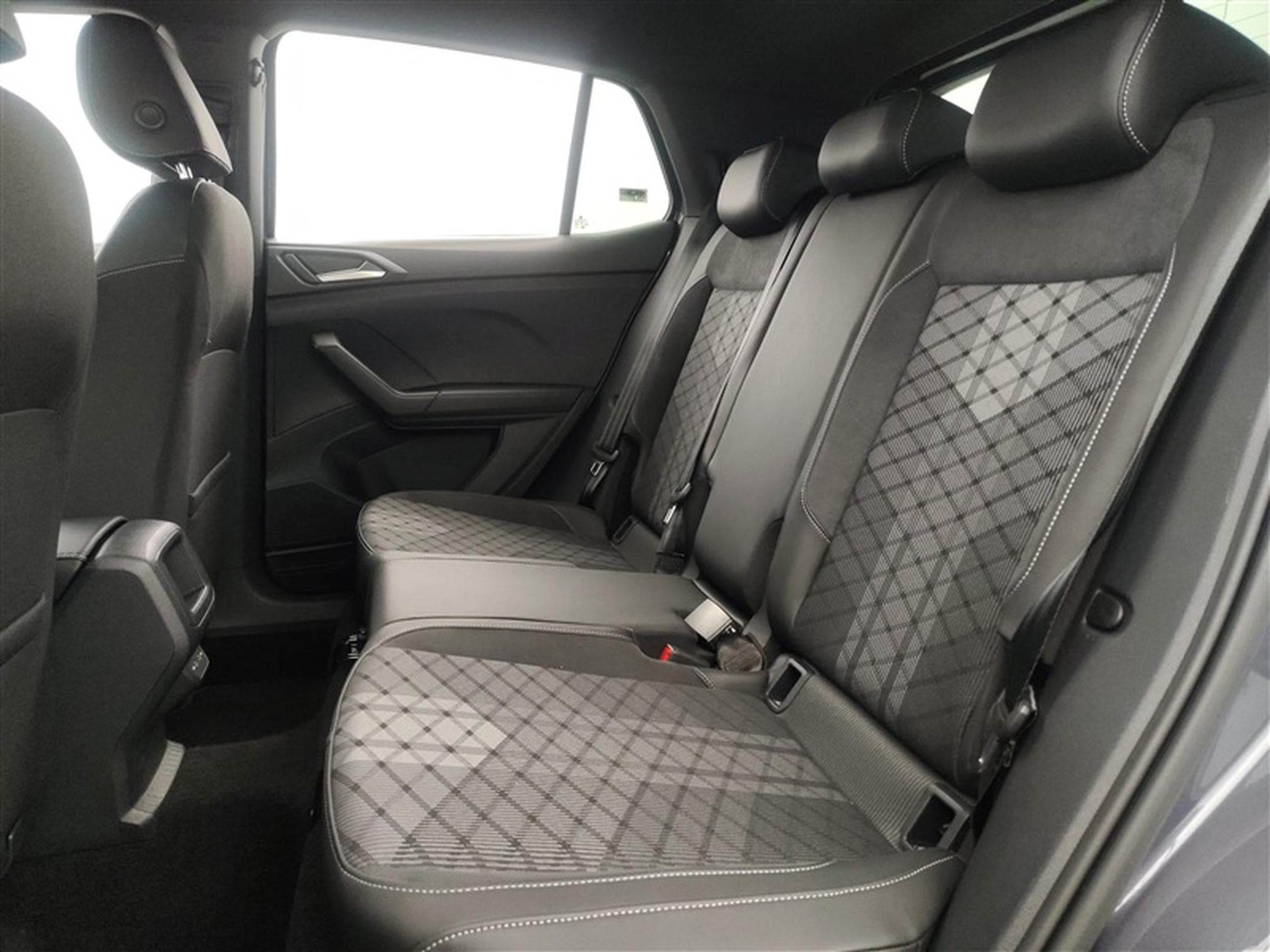 VW T-Cross 1.0 TSI R-Line Business Premium DSG *NAVI/FULL LED/CAM/JA* (2025) - Foto 13