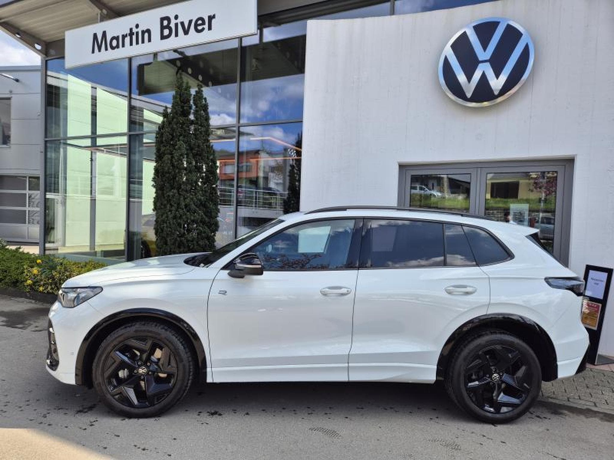 VW Tiguan R-line 2.0 TDI DSG (2025) - Photo 2