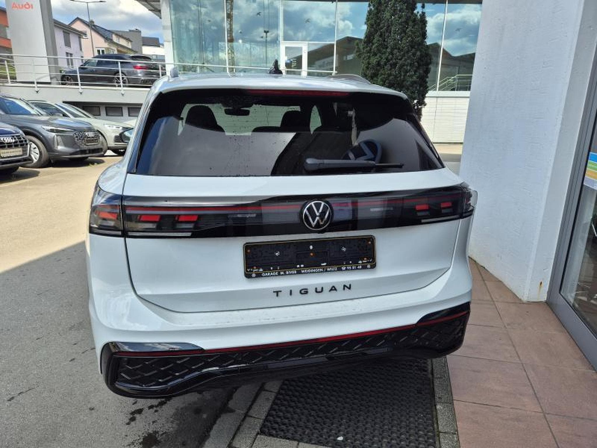 VW Tiguan R-line 2.0 TDI DSG (2025) - Photo 4