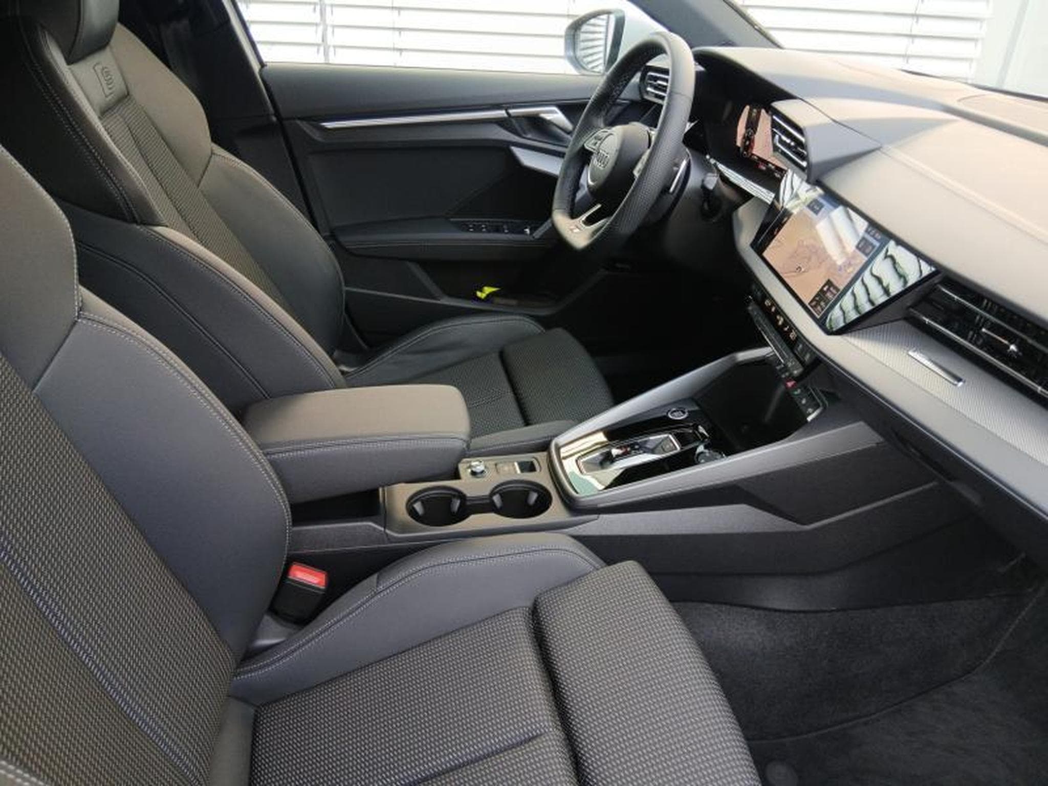 Audi A3 Sportback S-line 35 TDI s-tronic (2025) - Photo 10