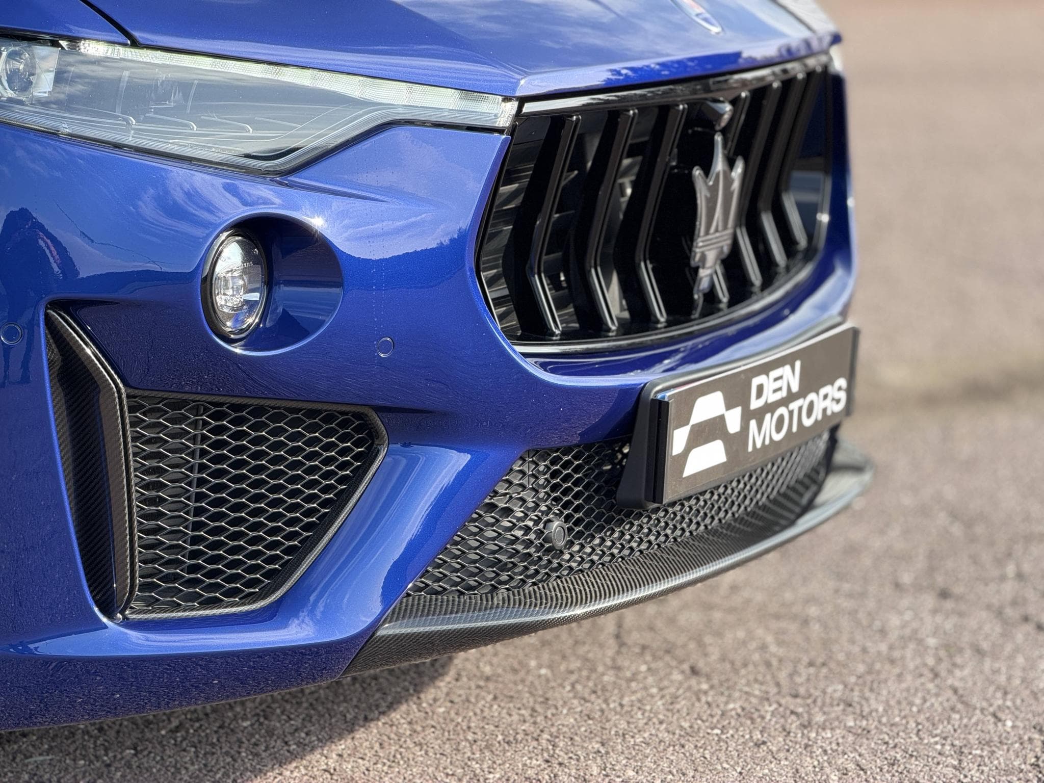 Maserati Levante Trofeo 3.8 V8 580ch / suivi complet réseau / config exceptio (2020) - Photo 8