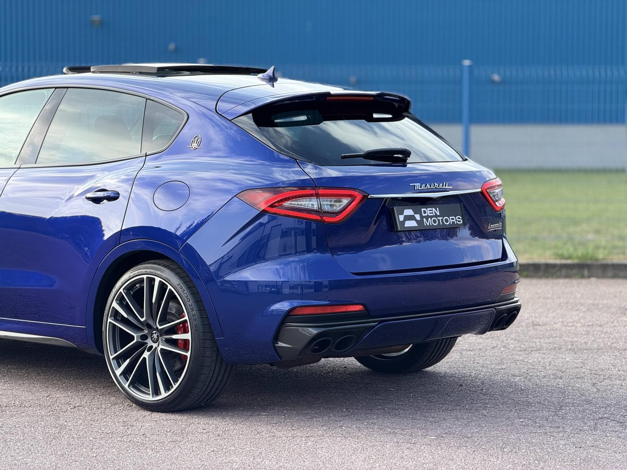 Maserati Levante Trofeo 3.8 V8 580ch / suivi complet réseau / config exceptio (2020) - Photo 19