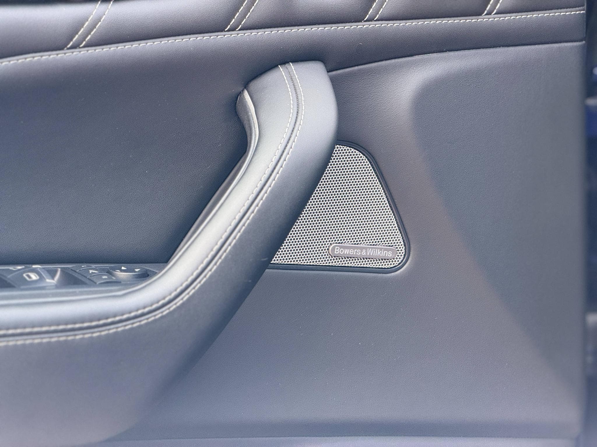 Maserati Levante Trofeo 3.8 V8 580ch / suivi complet réseau / config exceptio (2020) - Photo 23