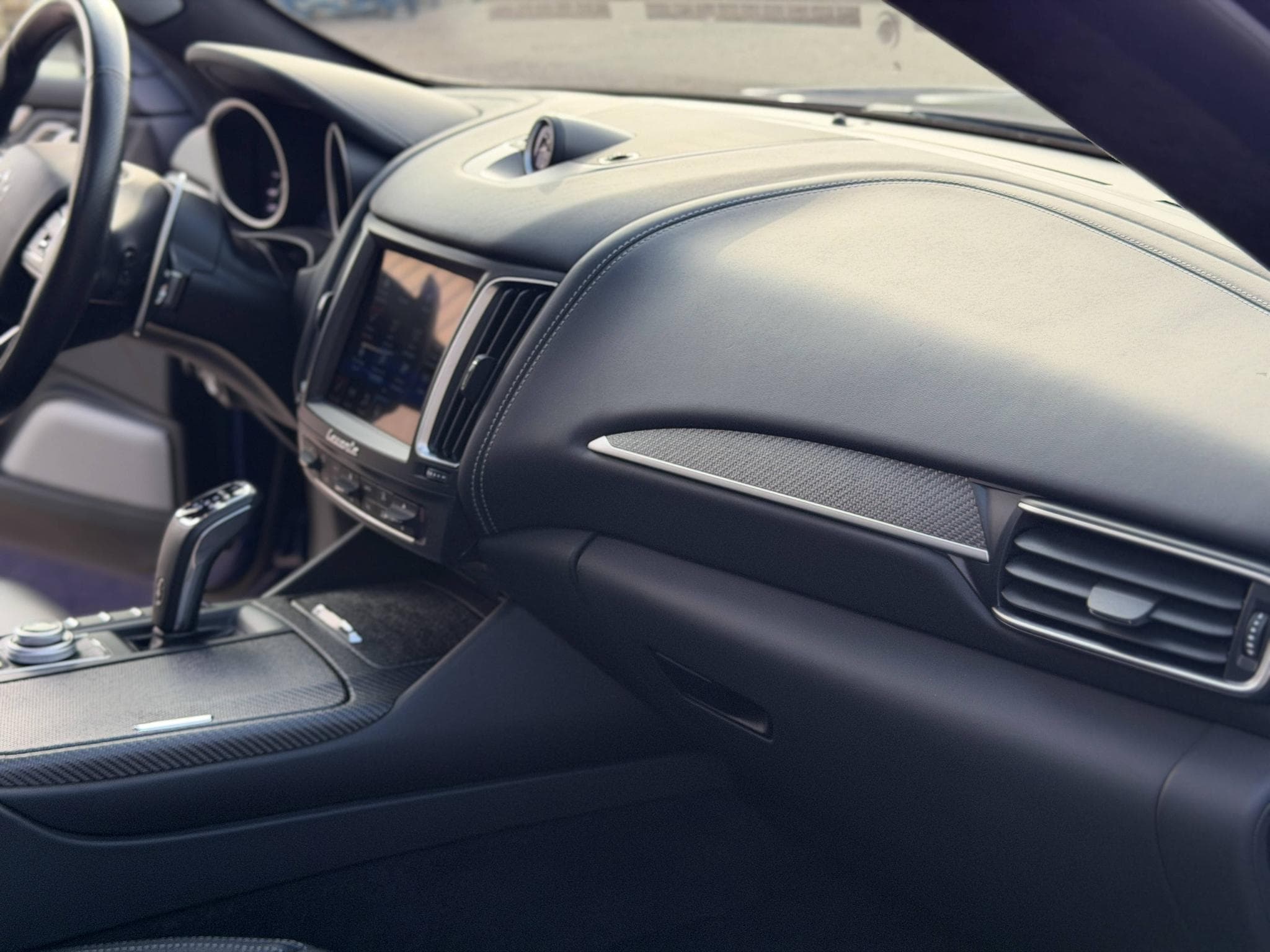 Maserati Levante Trofeo 3.8 V8 580ch / suivi complet réseau / config exceptio (2020) - Photo 34