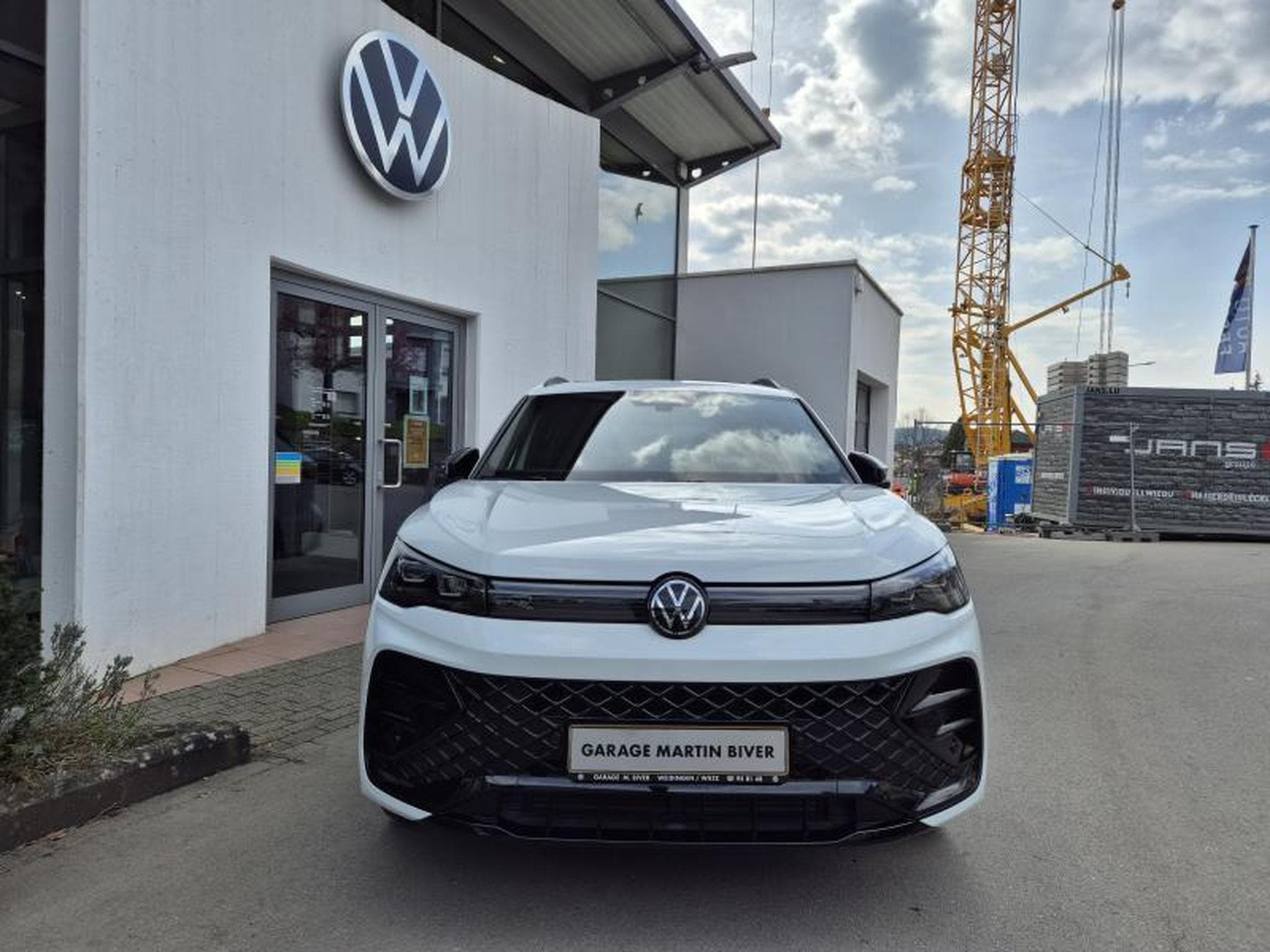 VW Tiguan R-line 2.0 TDI 4Motion DSG (2025) - Photo 3