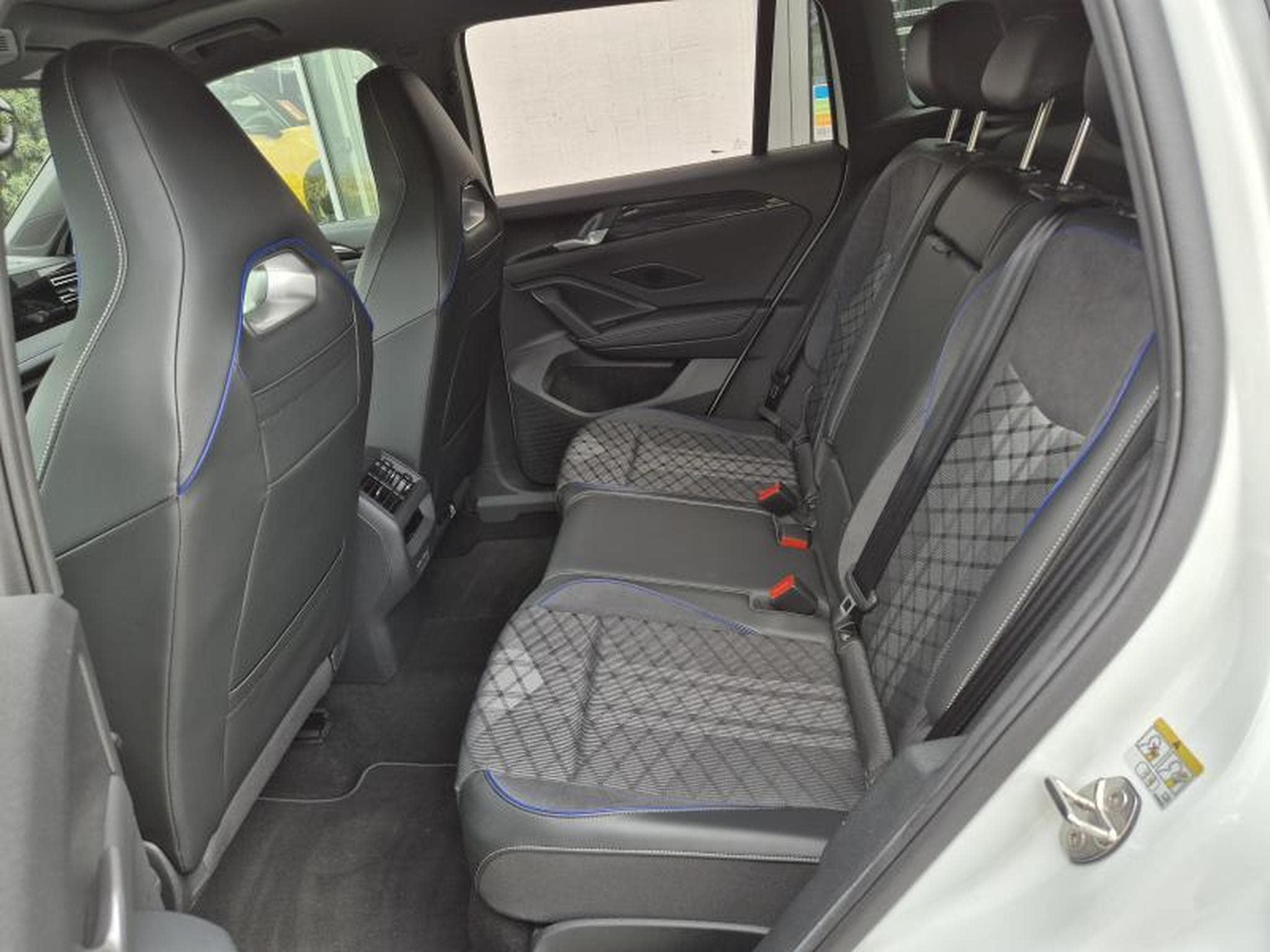 VW Tiguan R-line 2.0 TDI 4Motion DSG (2025) - Photo 8