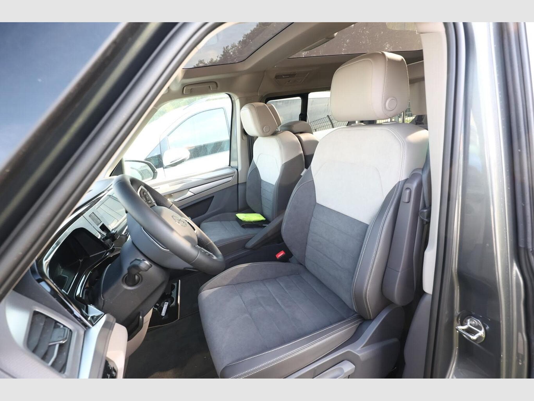 VW T7 LIFE (2026) - Photo 6