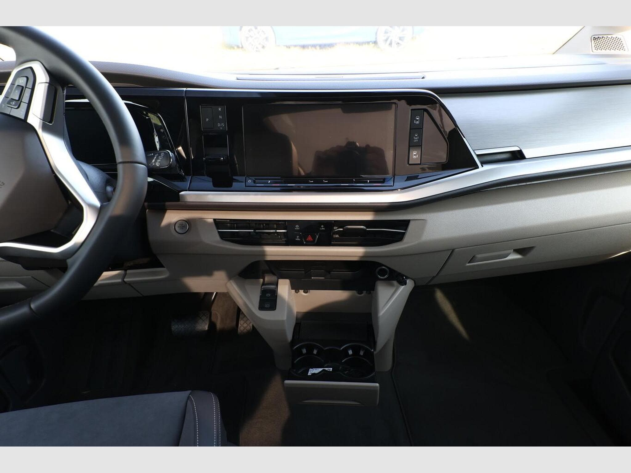 VW T7 LIFE (2026) - Photo 8