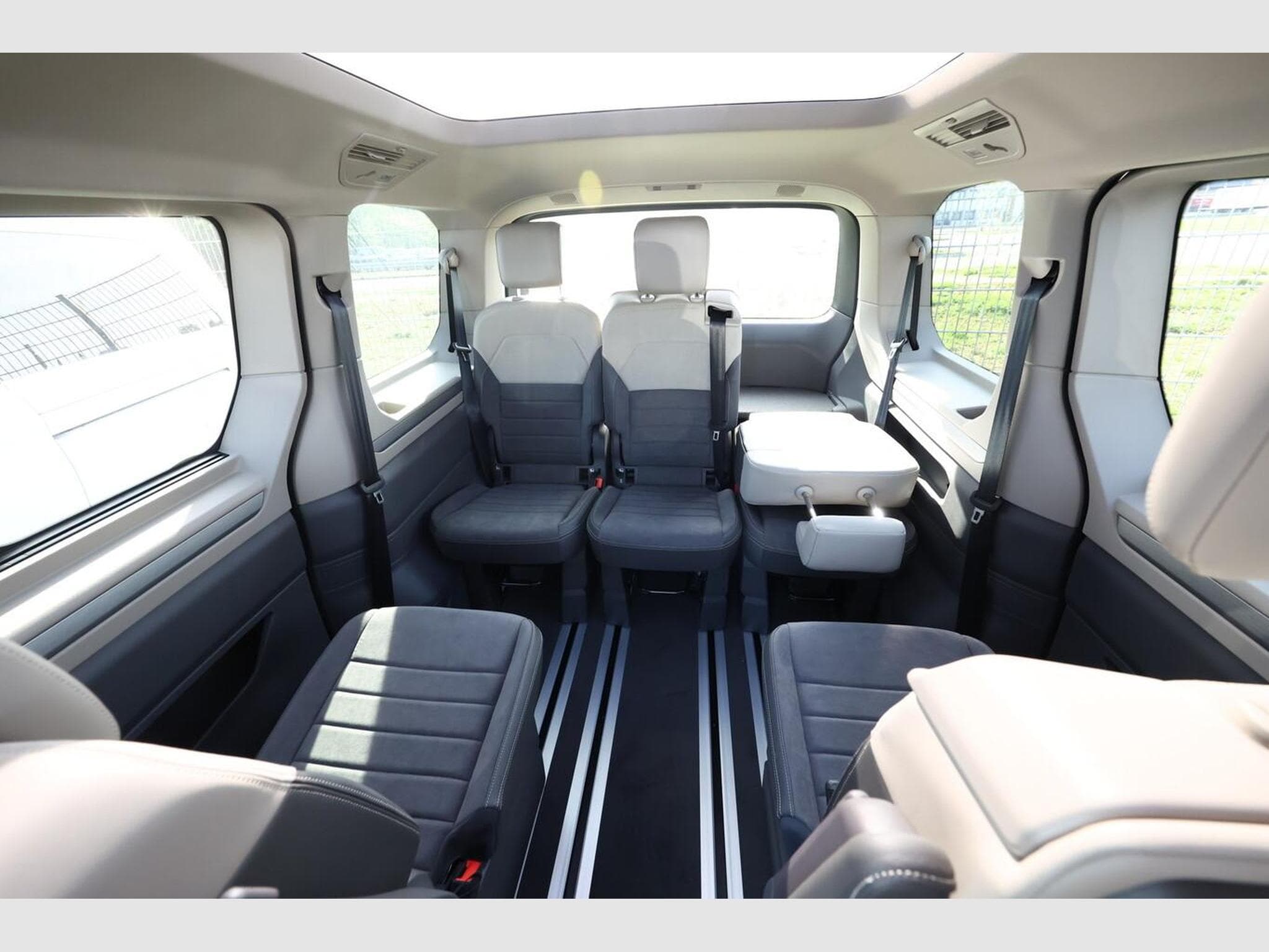 VW T7 LIFE (2026) - Photo 10