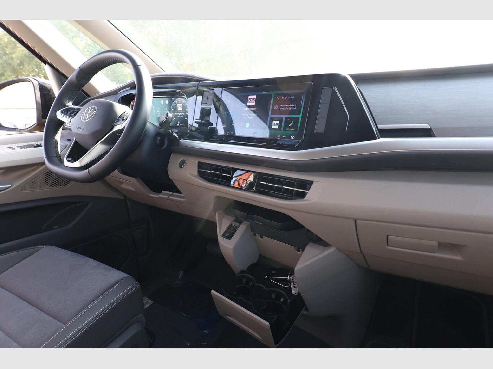 VW T7 LIFE (2026) - Photo 9