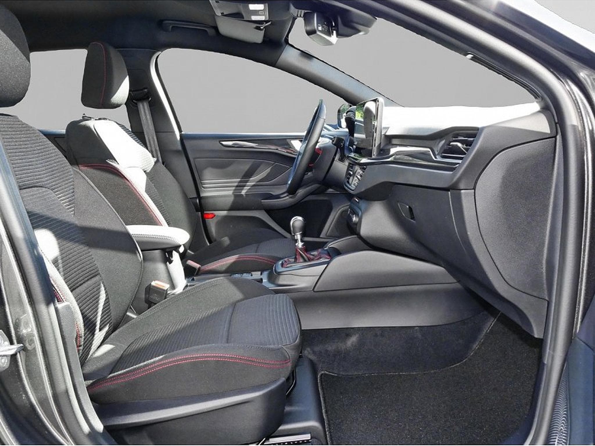 Ford Focus (2025) - Photo 4