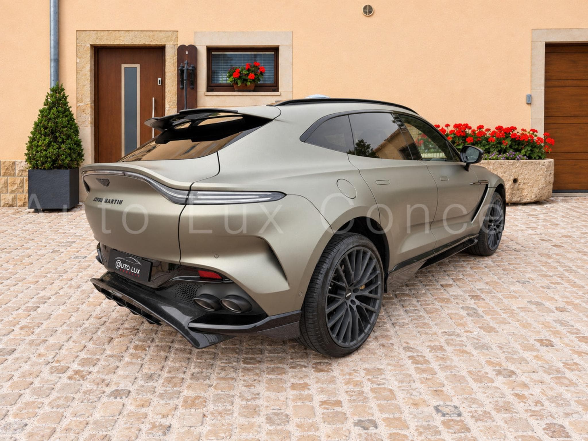 Aston-Martin DBX 707 (2022) - Photo 4