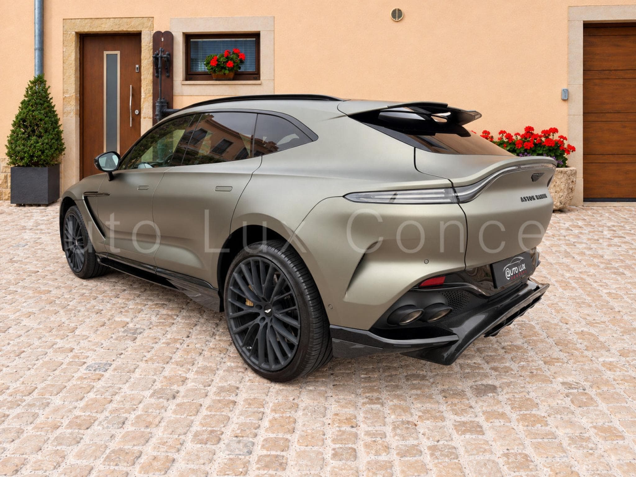 Aston-Martin DBX 707 (2022) - Photo 6