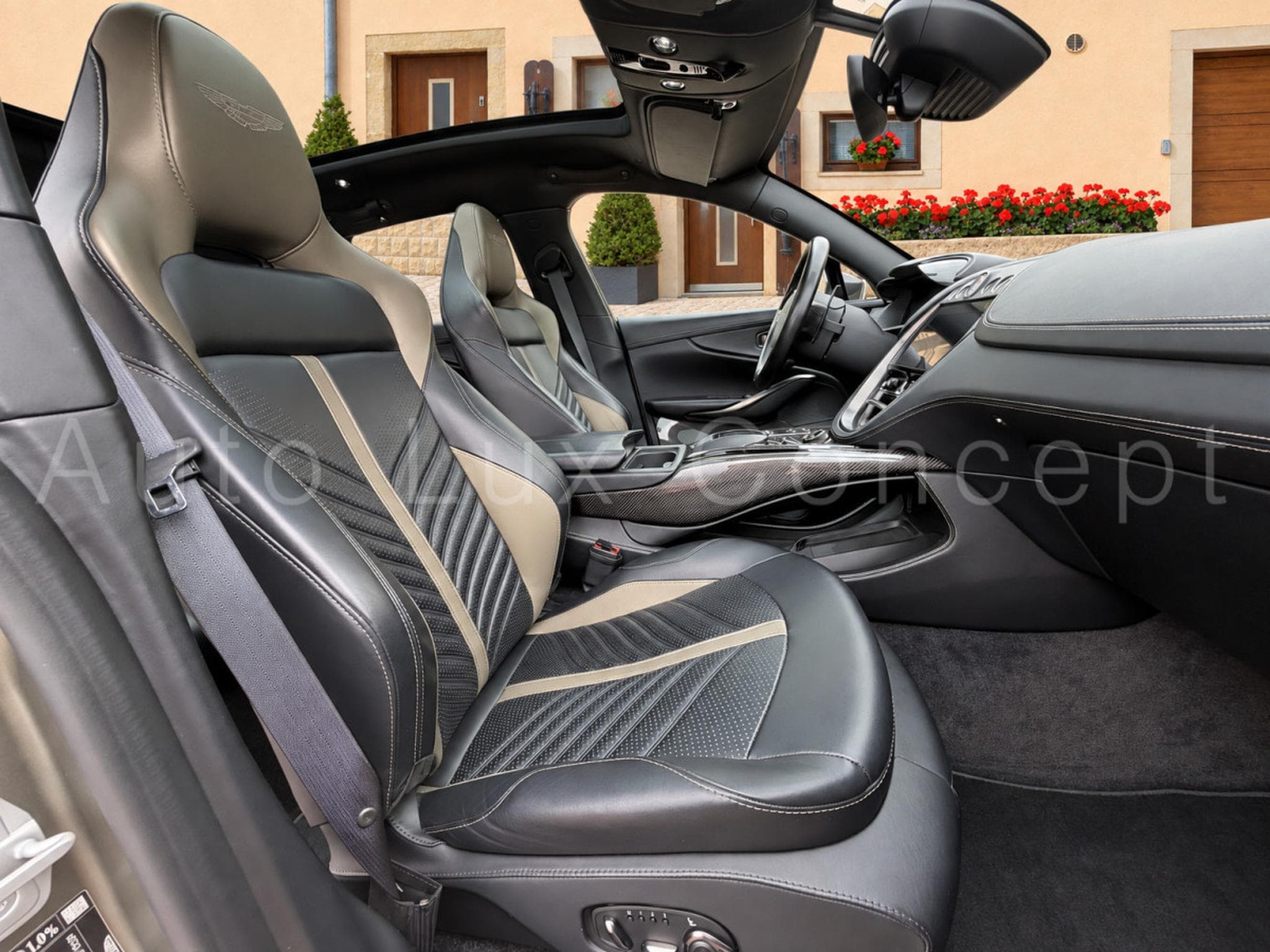 Aston-Martin DBX 707 (2022) - Photo 13