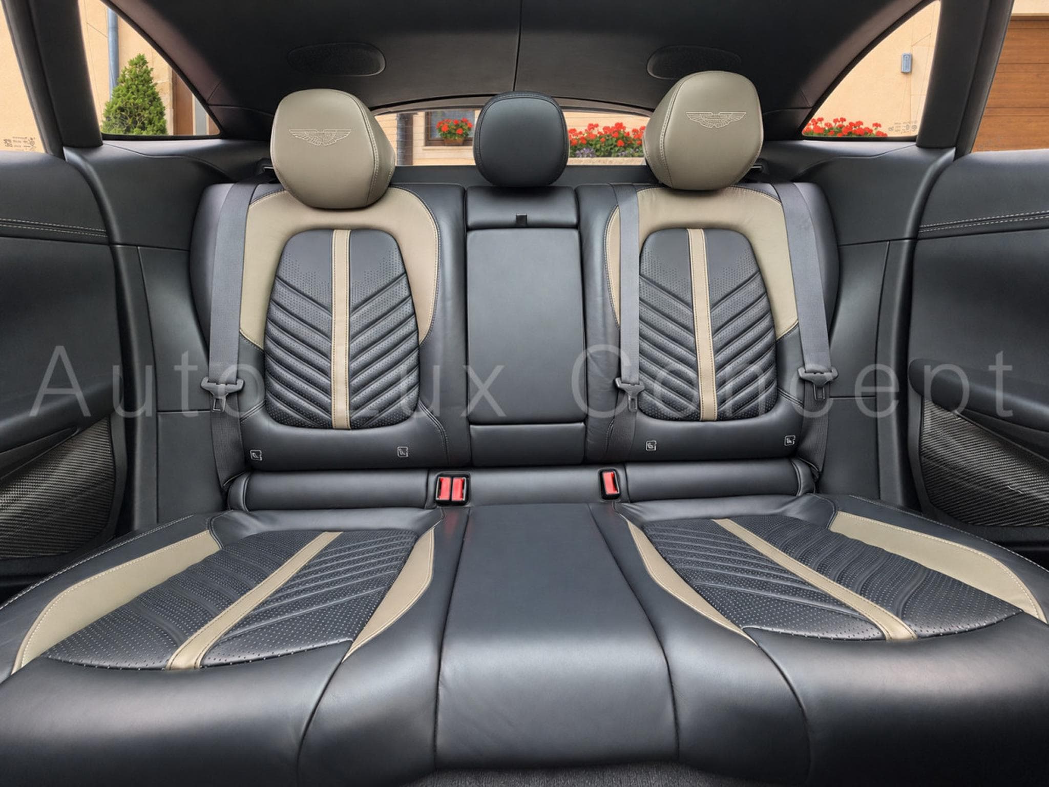 Aston-Martin DBX 707 (2022) - Photo 16