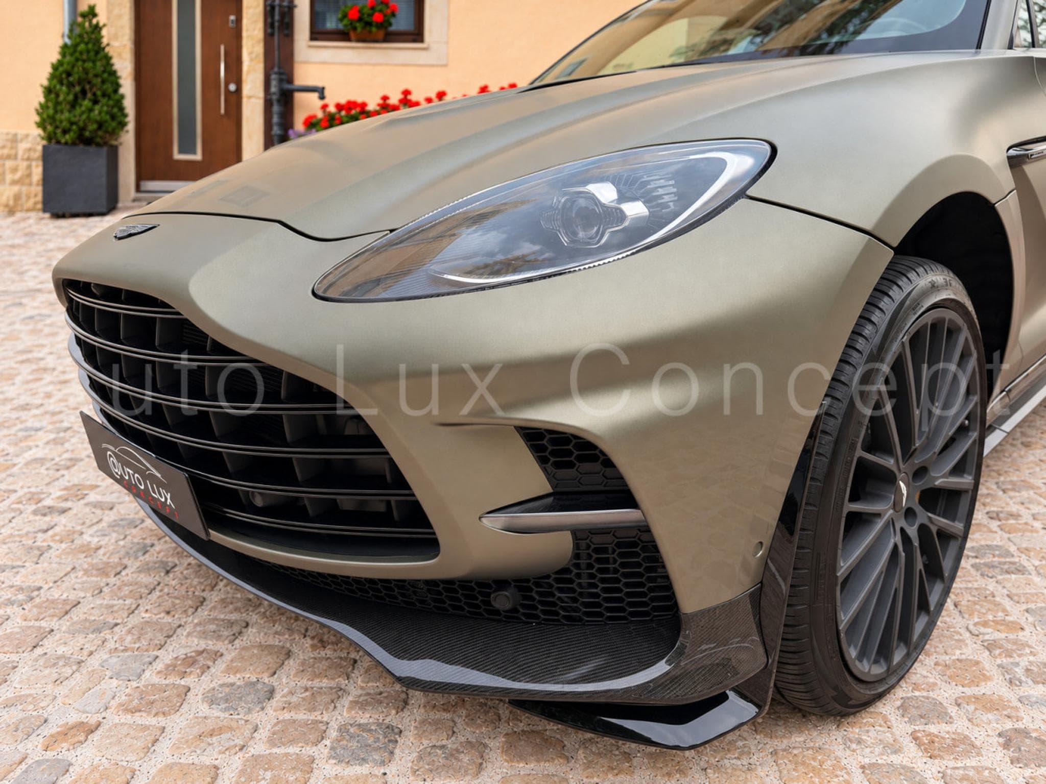 Aston-Martin DBX 707 (2022) - Photo 18