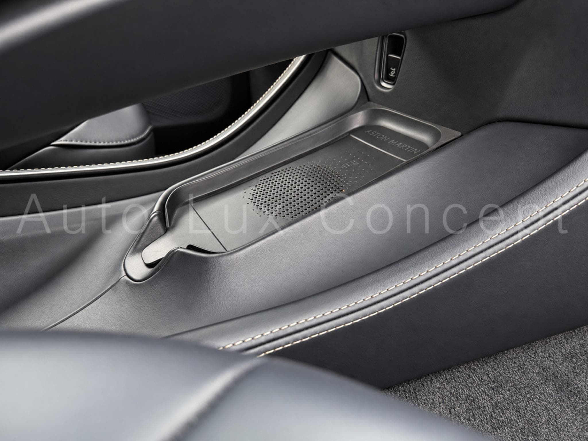Aston-Martin DBX 707 (2022) - Photo 26