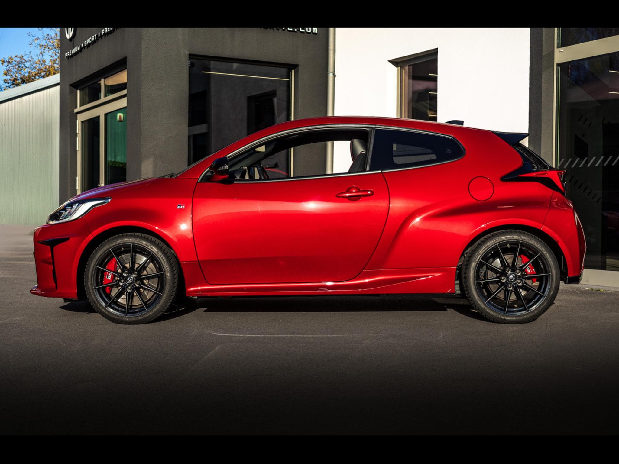 Toyota Yaris GR-FOUR 1.6L TURBO HIGH PERFORMANCE - MANUAL 6 - KARMINA-ROT (2022) - Photo 2