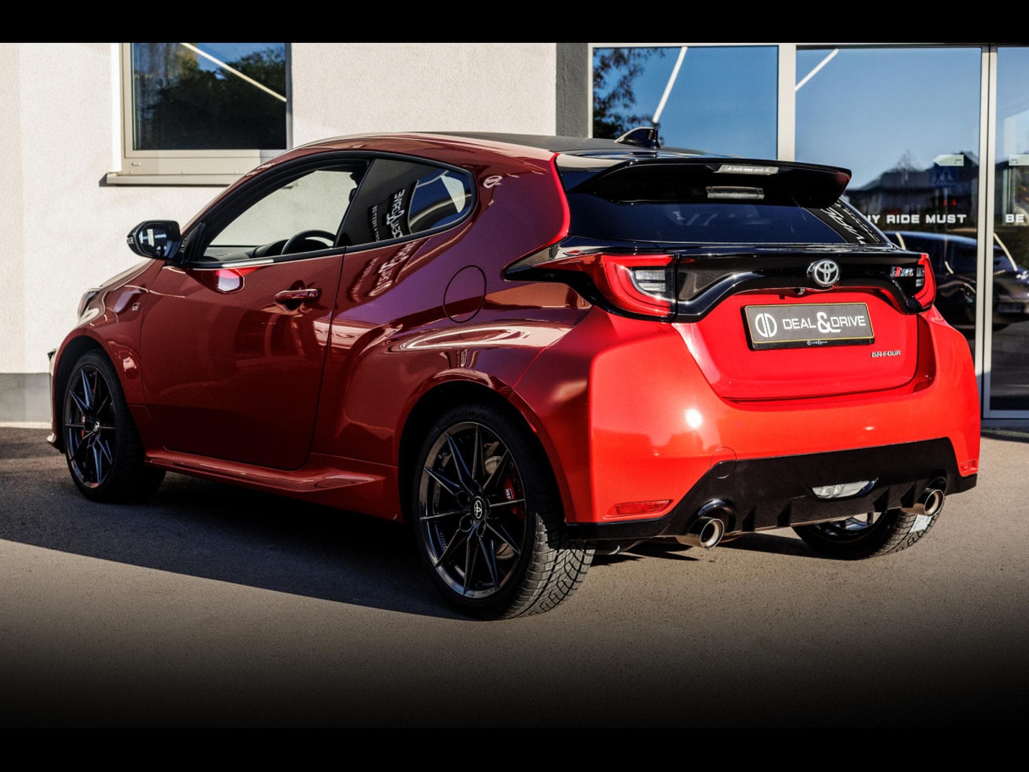Toyota Yaris GR-FOUR 1.6L TURBO HIGH PERFORMANCE - MANUAL 6 - KARMINA-ROT (2022) - Photo 3