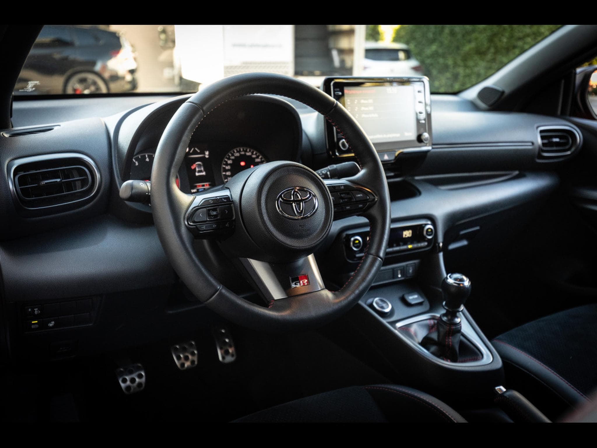 Toyota Yaris GR-FOUR 1.6L TURBO HIGH PERFORMANCE - MANUAL 6 - KARMINA-ROT (2022) - Photo 10