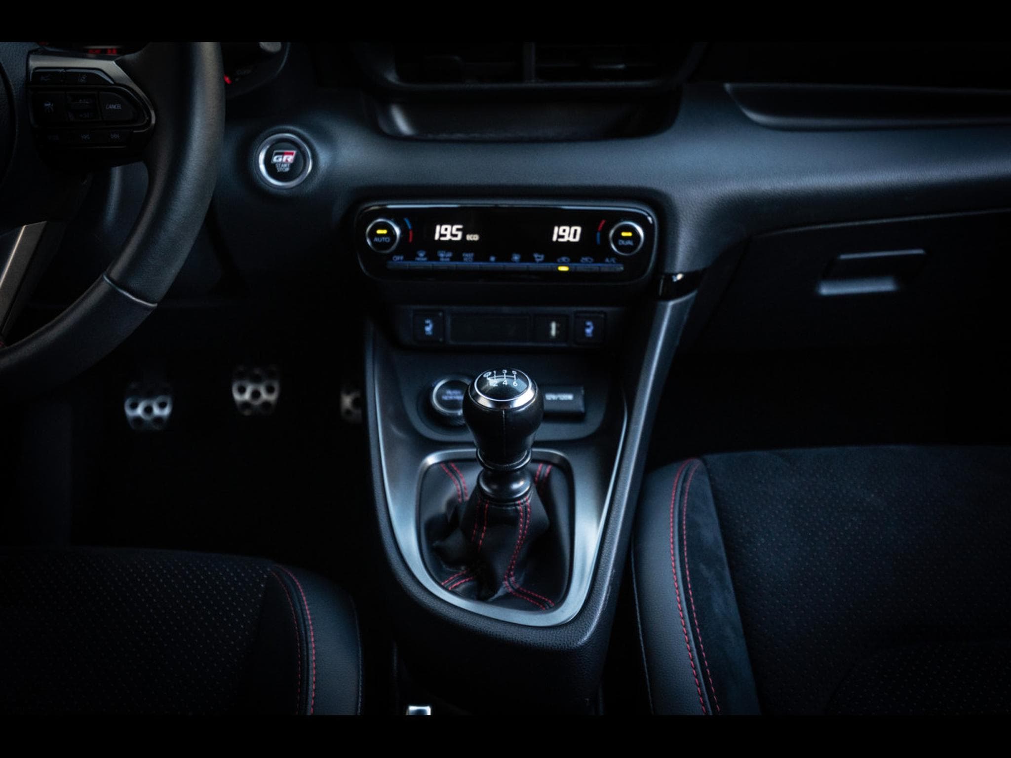 Toyota Yaris GR-FOUR 1.6L TURBO HIGH PERFORMANCE - MANUAL 6 - KARMINA-ROT (2022) - Photo 13