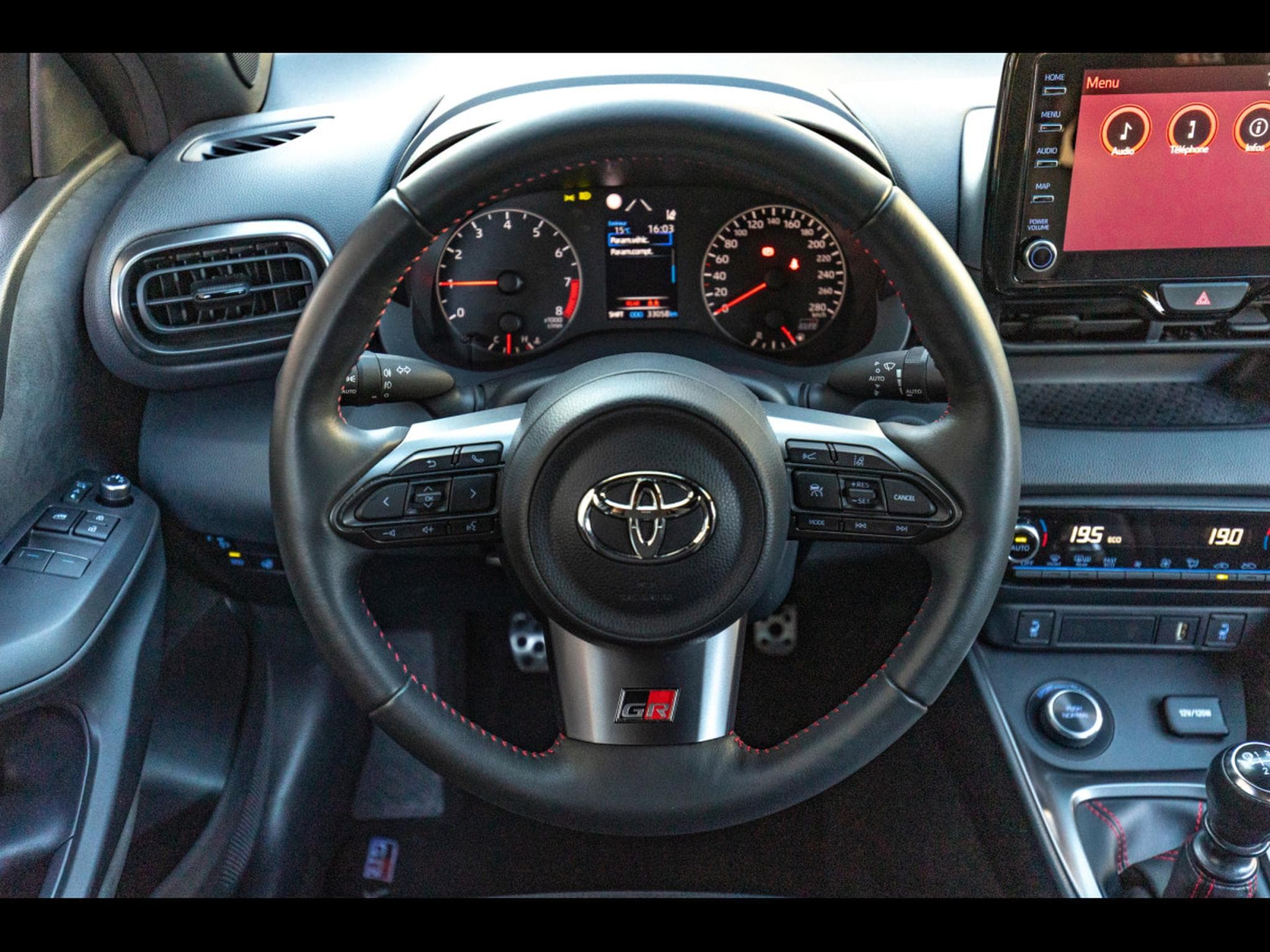 Toyota Yaris GR-FOUR 1.6L TURBO HIGH PERFORMANCE - MANUAL 6 - KARMINA-ROT (2022) - Photo 12